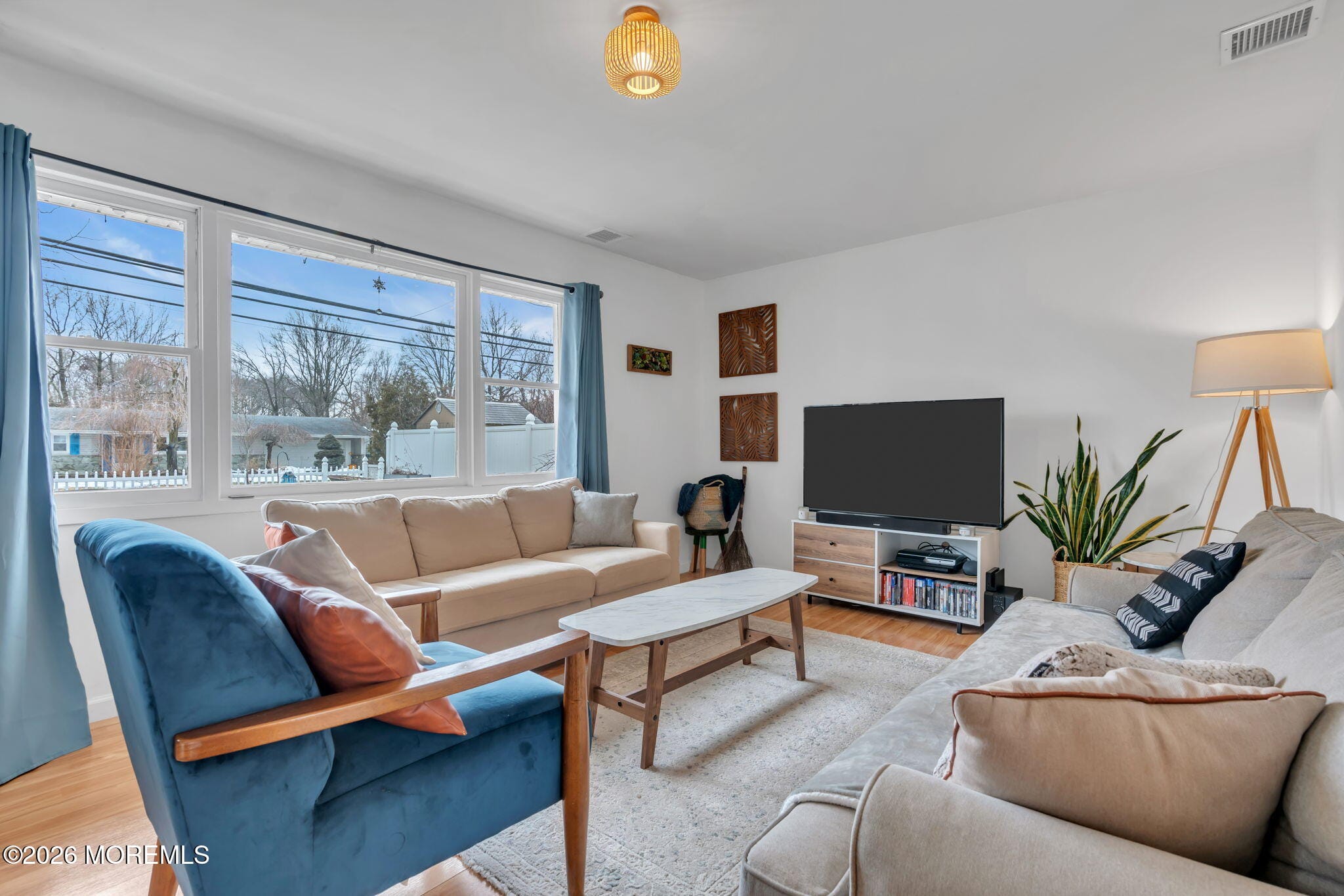 326 Thompson Avenue Image 3