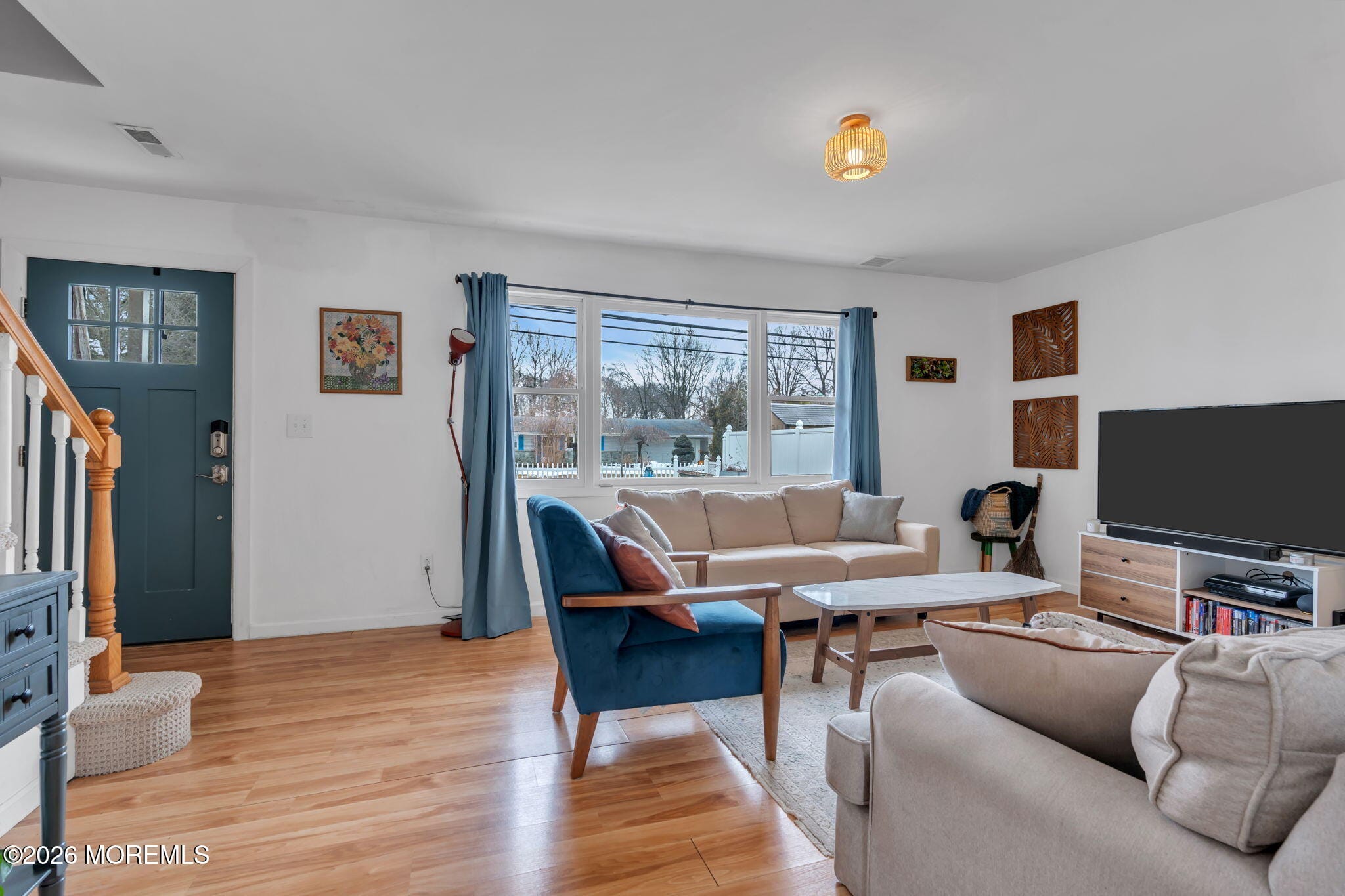 326 Thompson Avenue Image 4