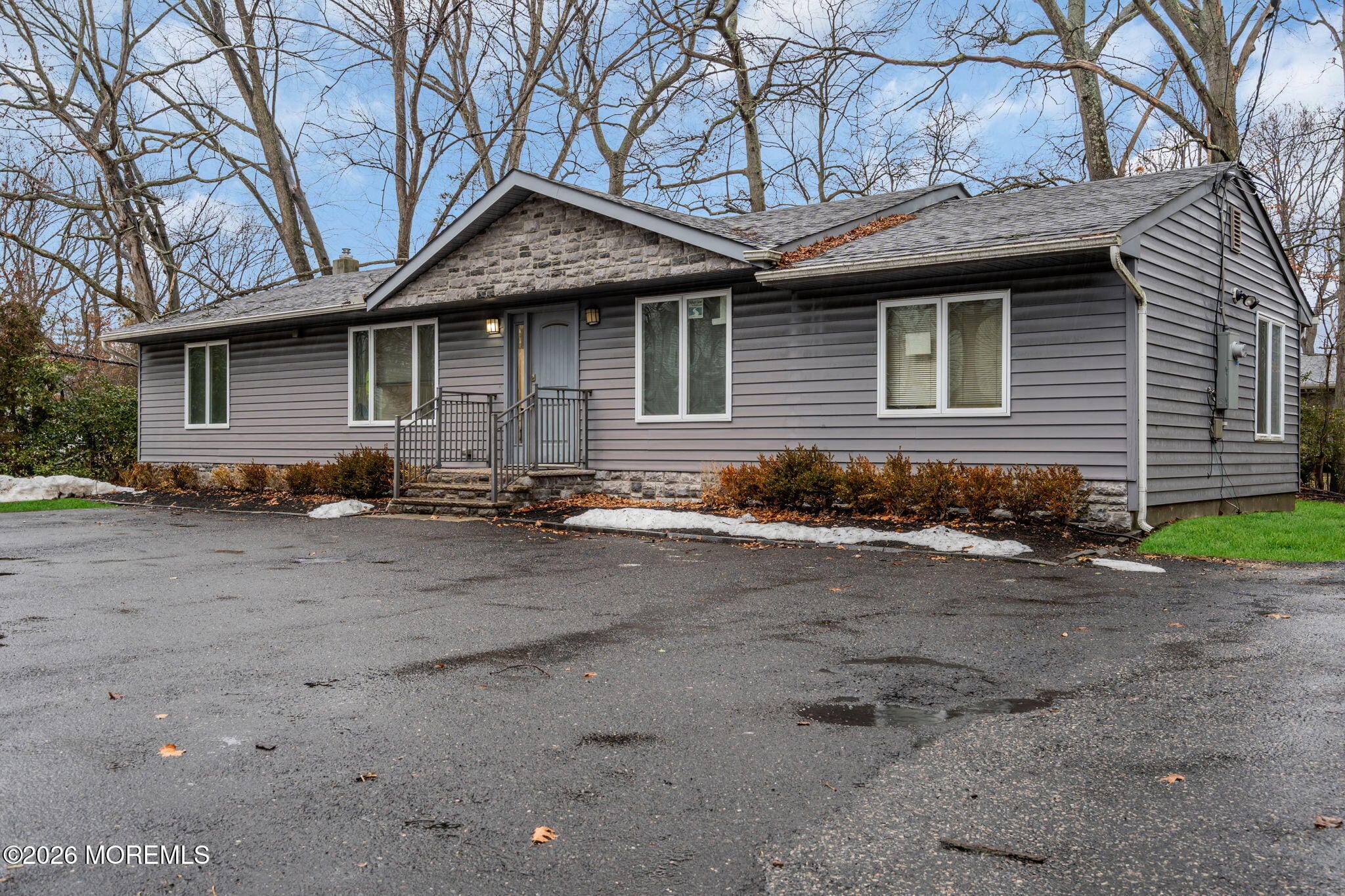 435 E County Line Road Image 2