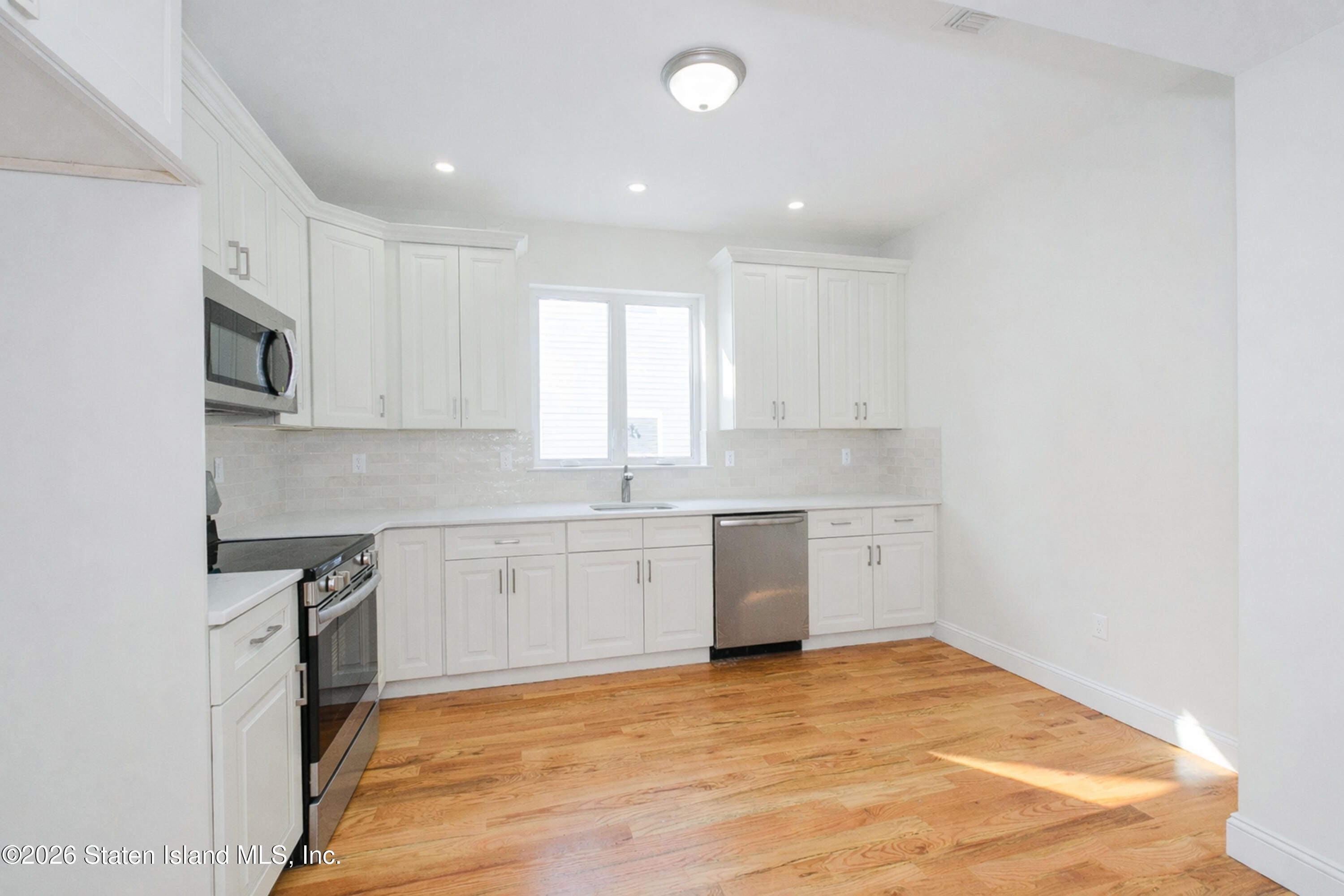 556 Drumgoole Road, Staten Island, NY, 10312 image 11