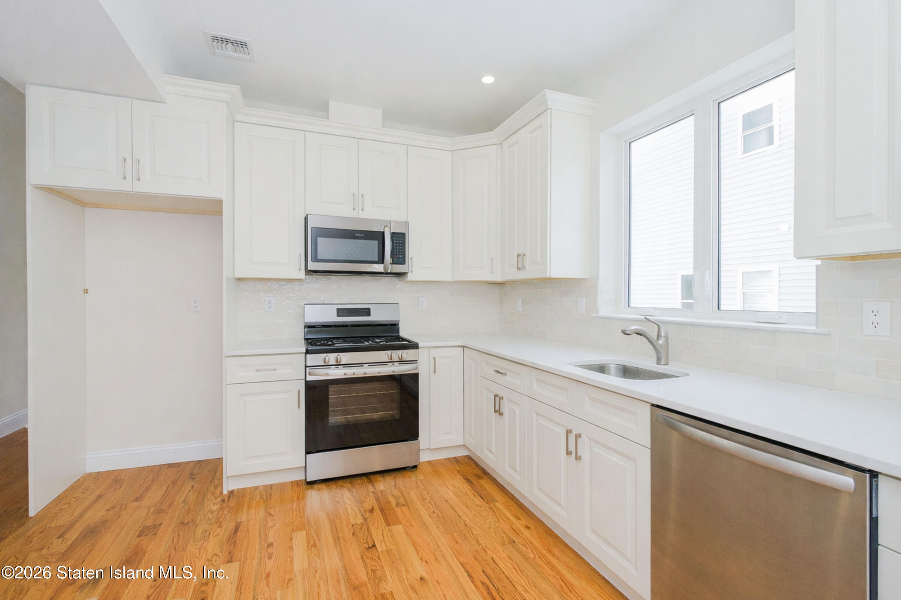 556 Drumgoole Road, Staten Island, NY, 10312 image 6