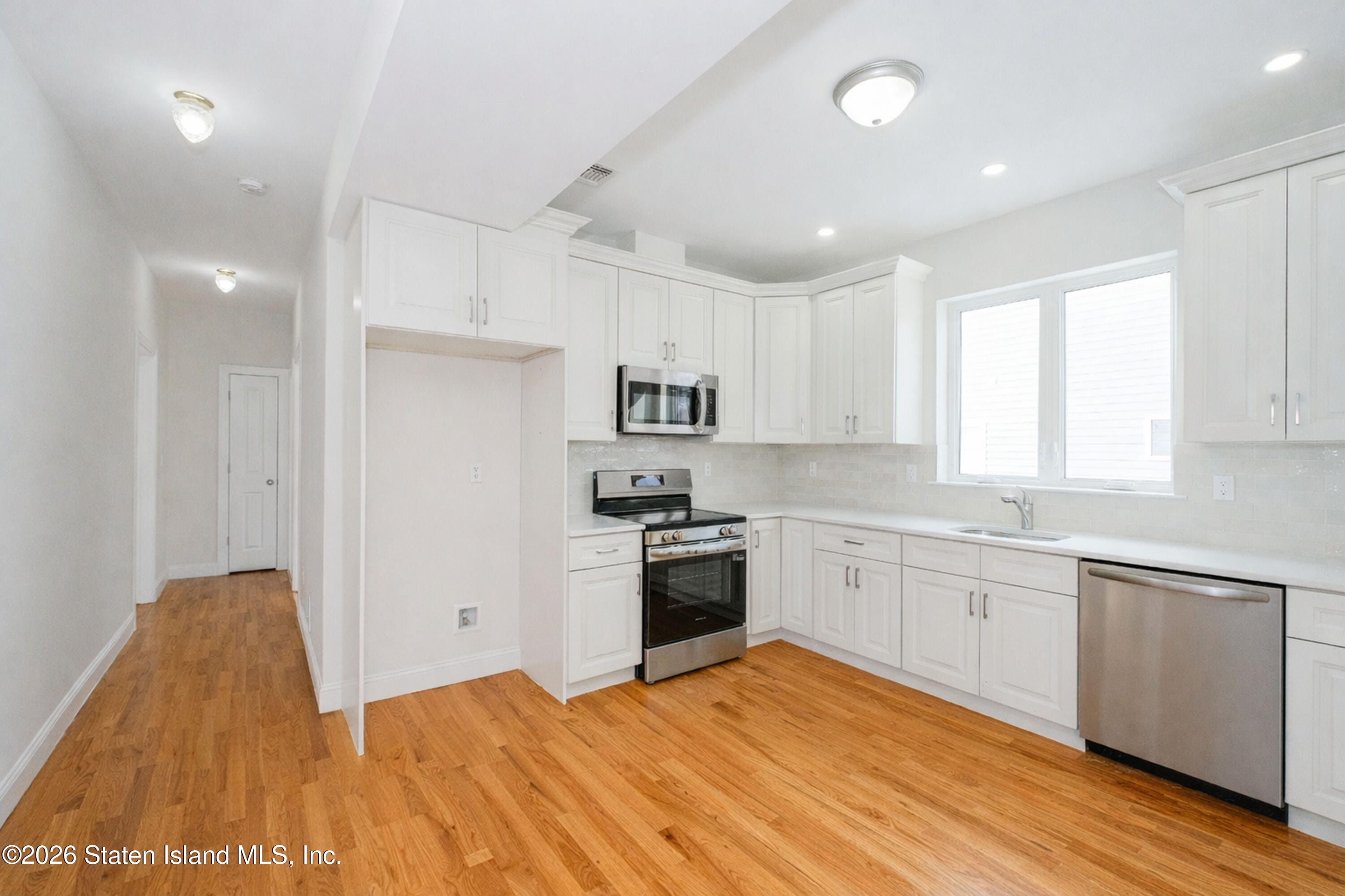 556 Drumgoole Road, Staten Island, NY, 10312 image 10