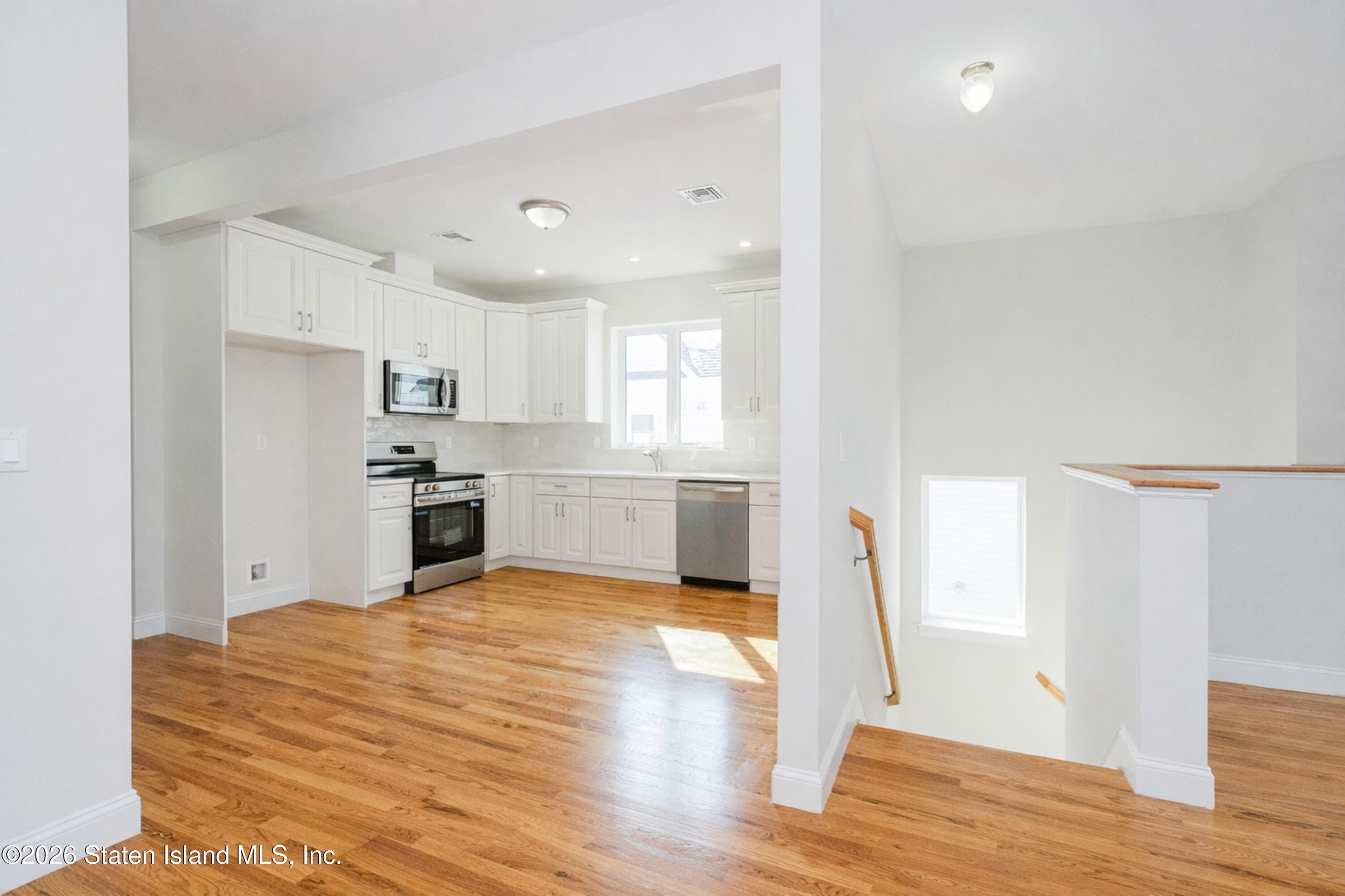 556 Drumgoole Road, Staten Island, NY, 10312 image 25