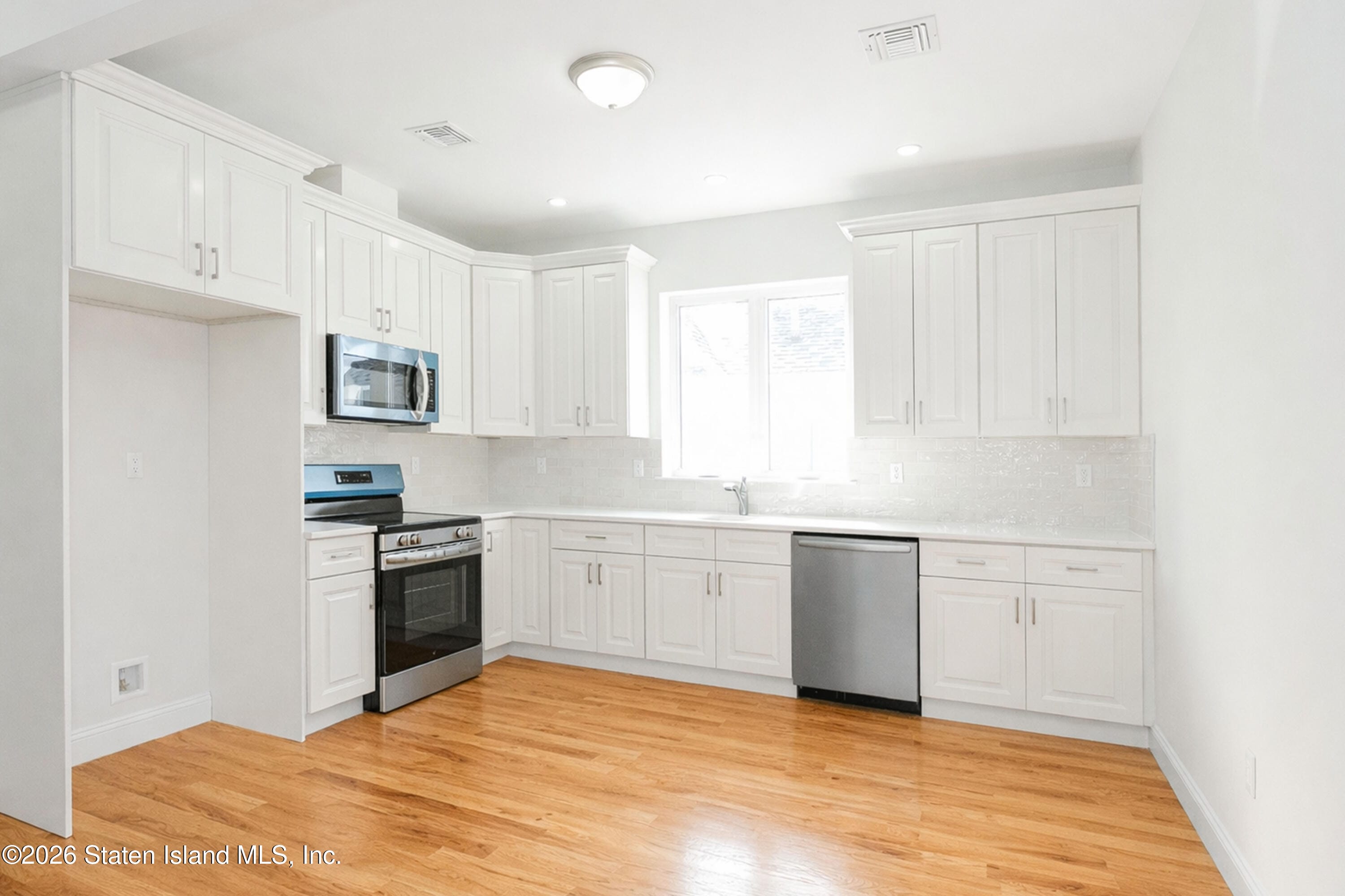 556 Drumgoole Road, Staten Island, NY, 10312 image 26