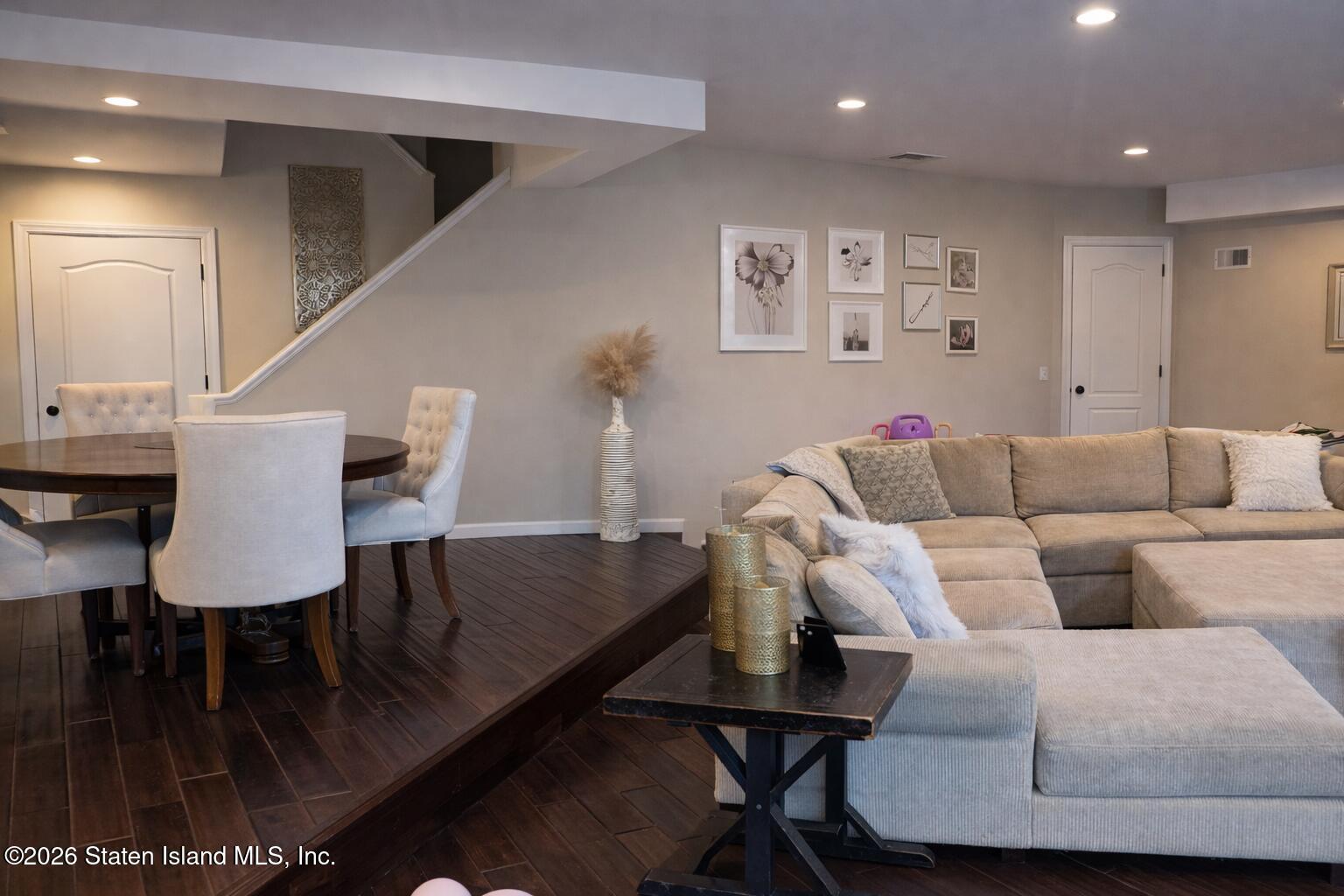 24 Harbour Court Image 4