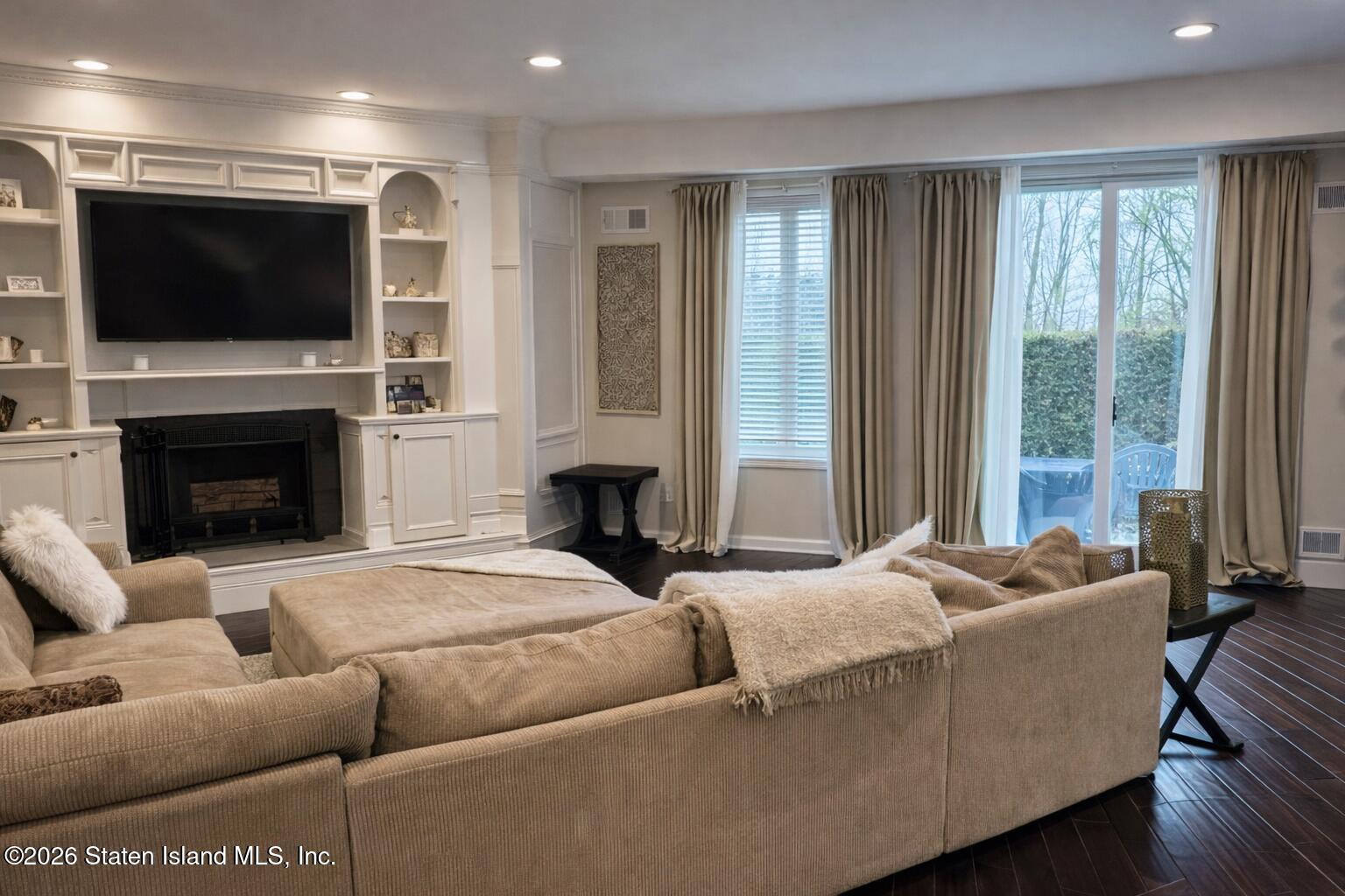 24 Harbour Court Image 3