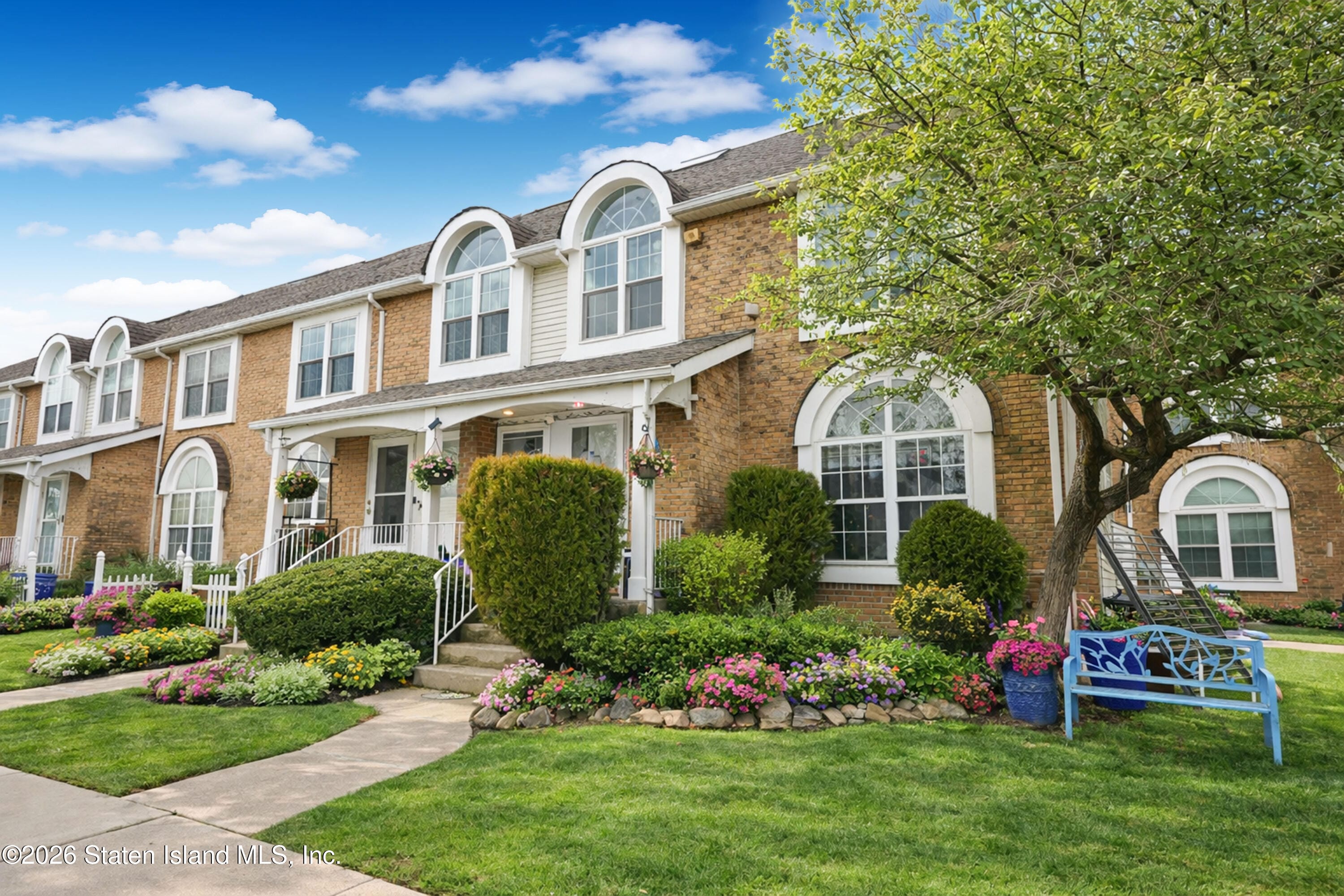 100 Debbie Street B Image 2