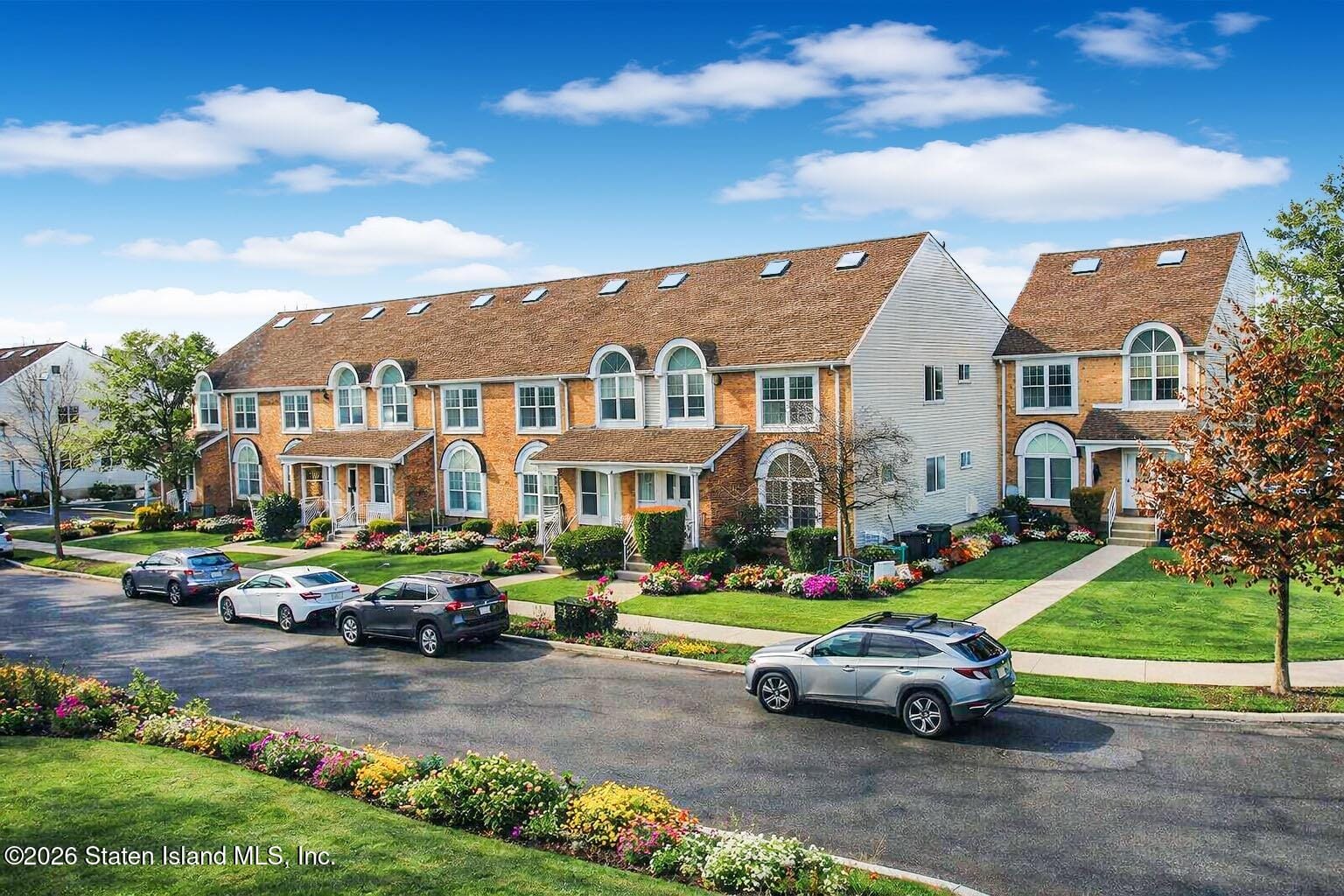 100 Debbie Street B Image 3