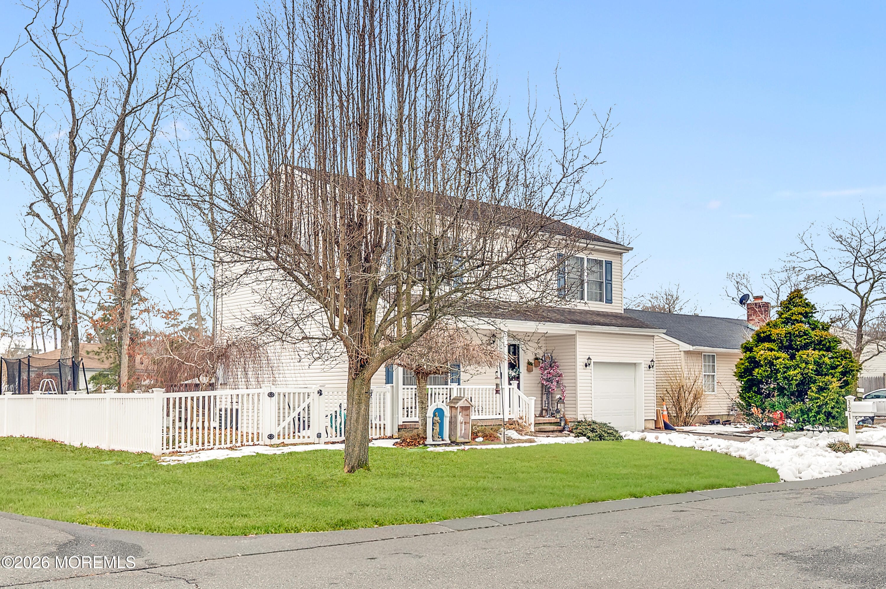 321 Letts Avenue Image 4