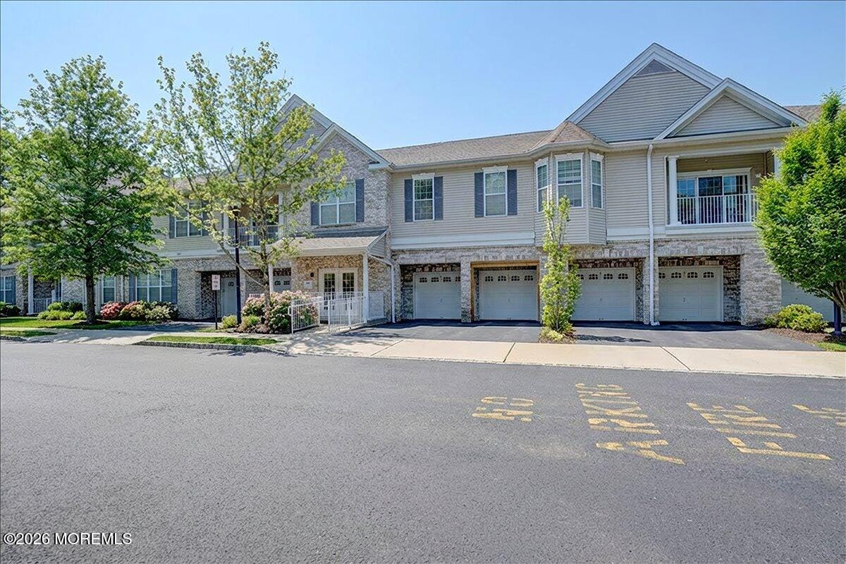 215 Bloomsbury Drive Image 1