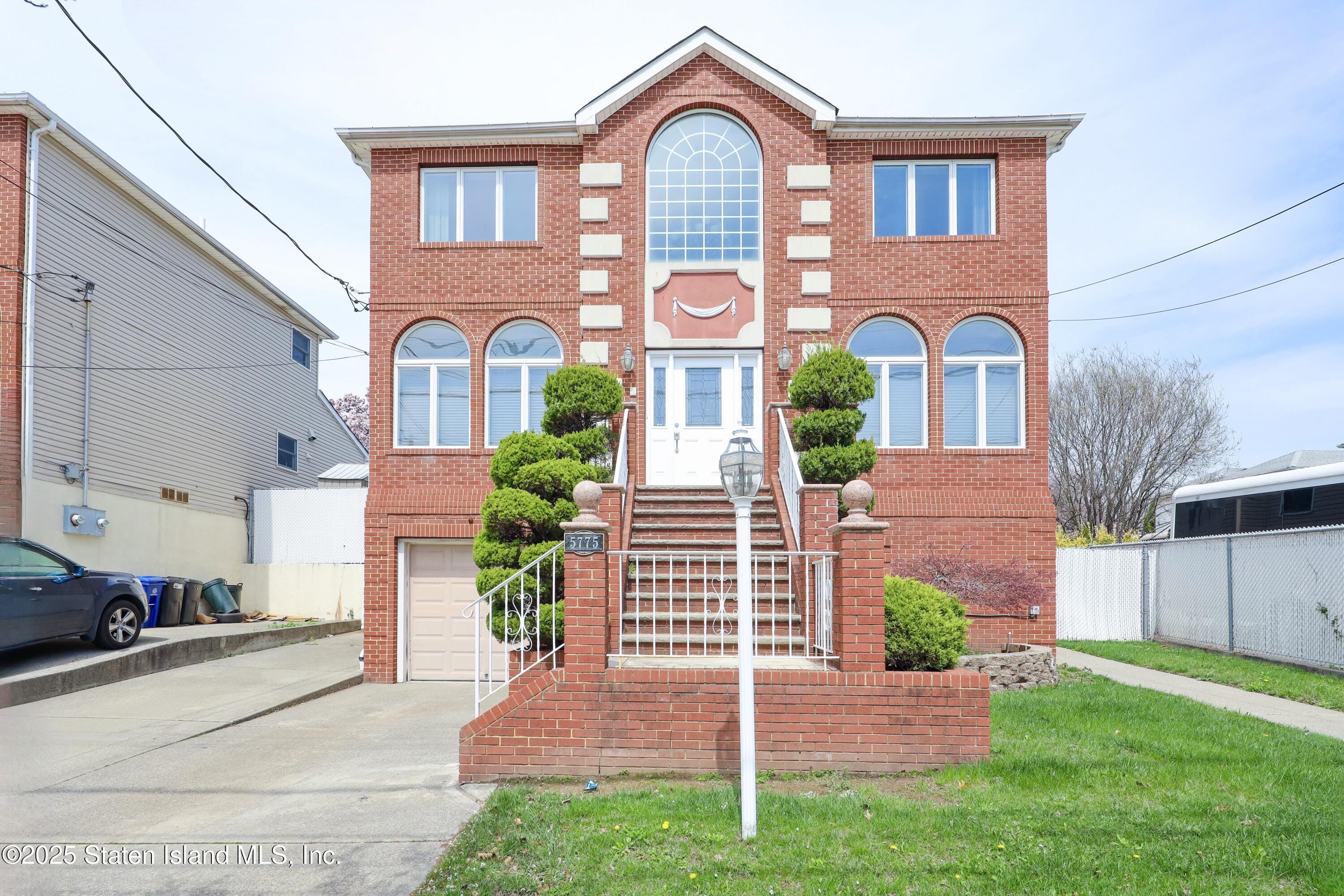 5775 Hylan Boulevard Image 2