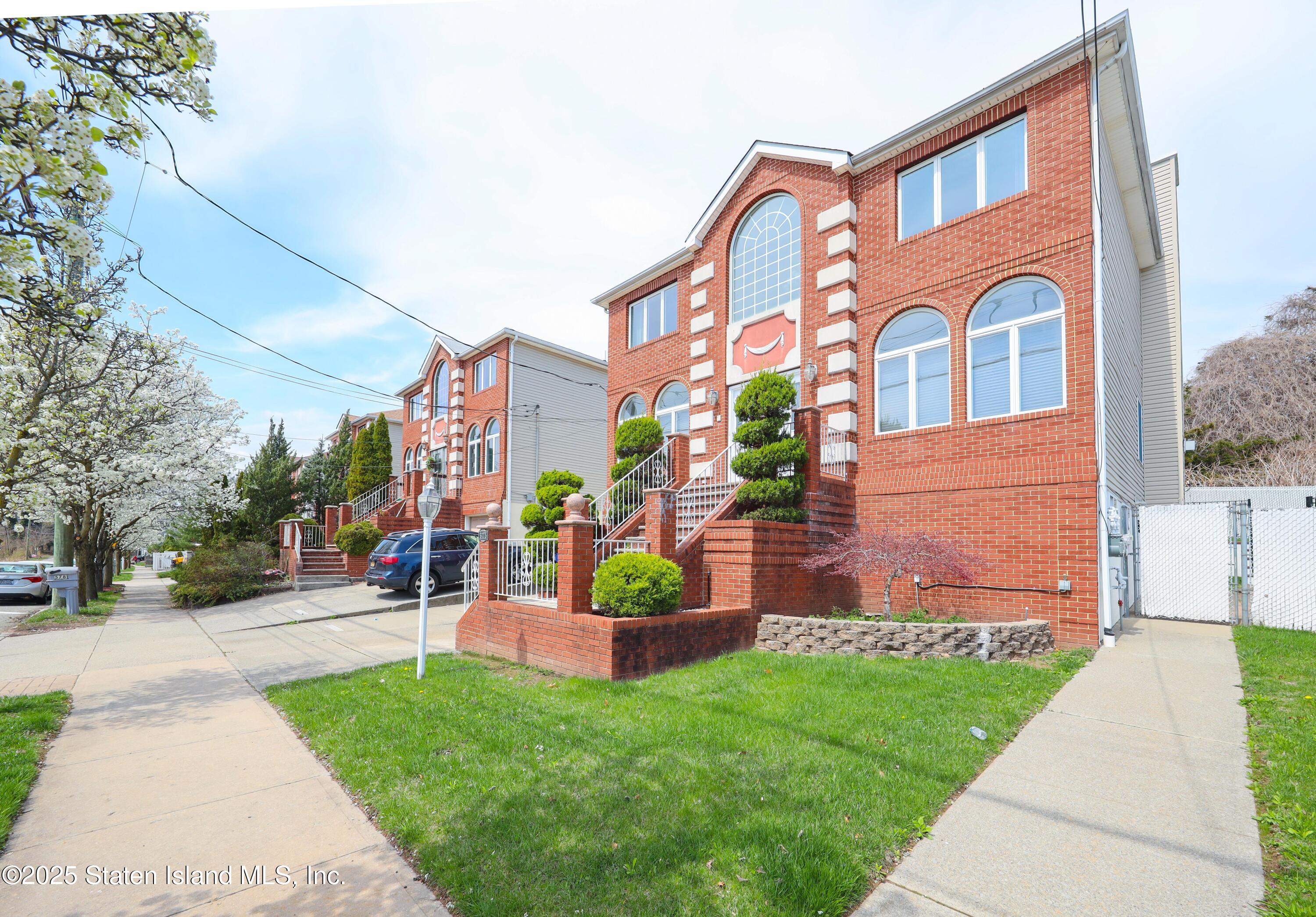 5775 Hylan Boulevard Image 3