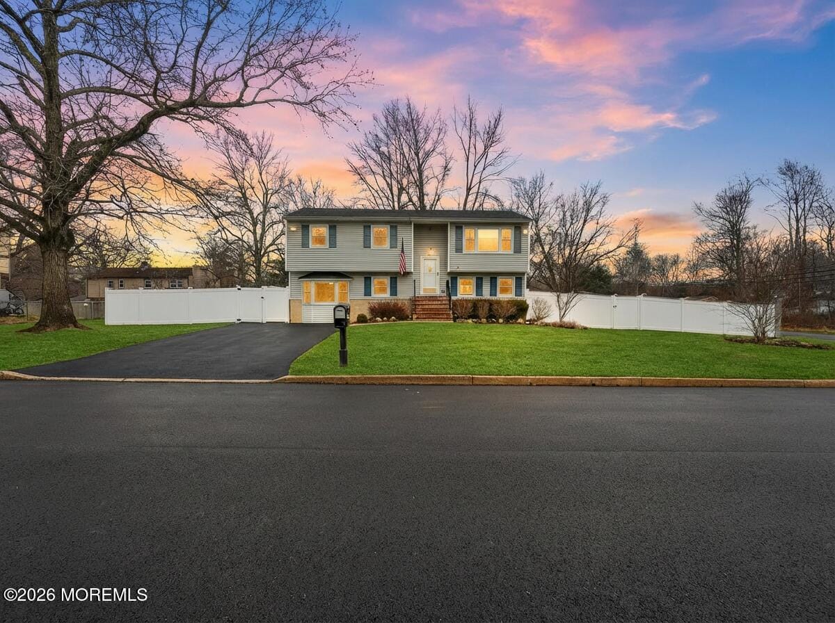 1199 Manor Drive Image 2