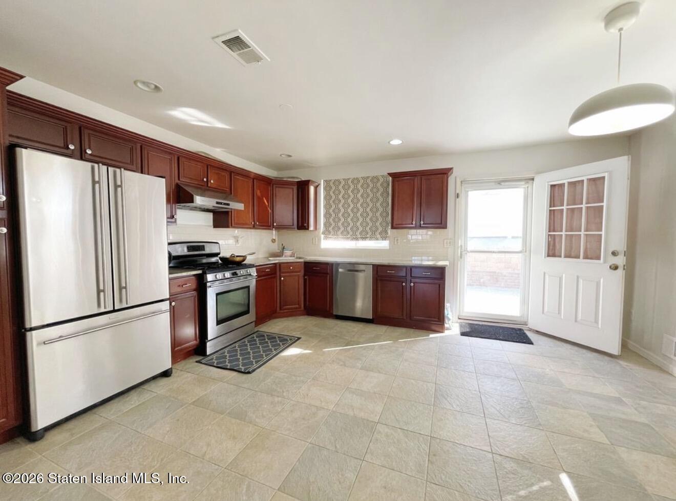 372 Maryland Avenue Image 5