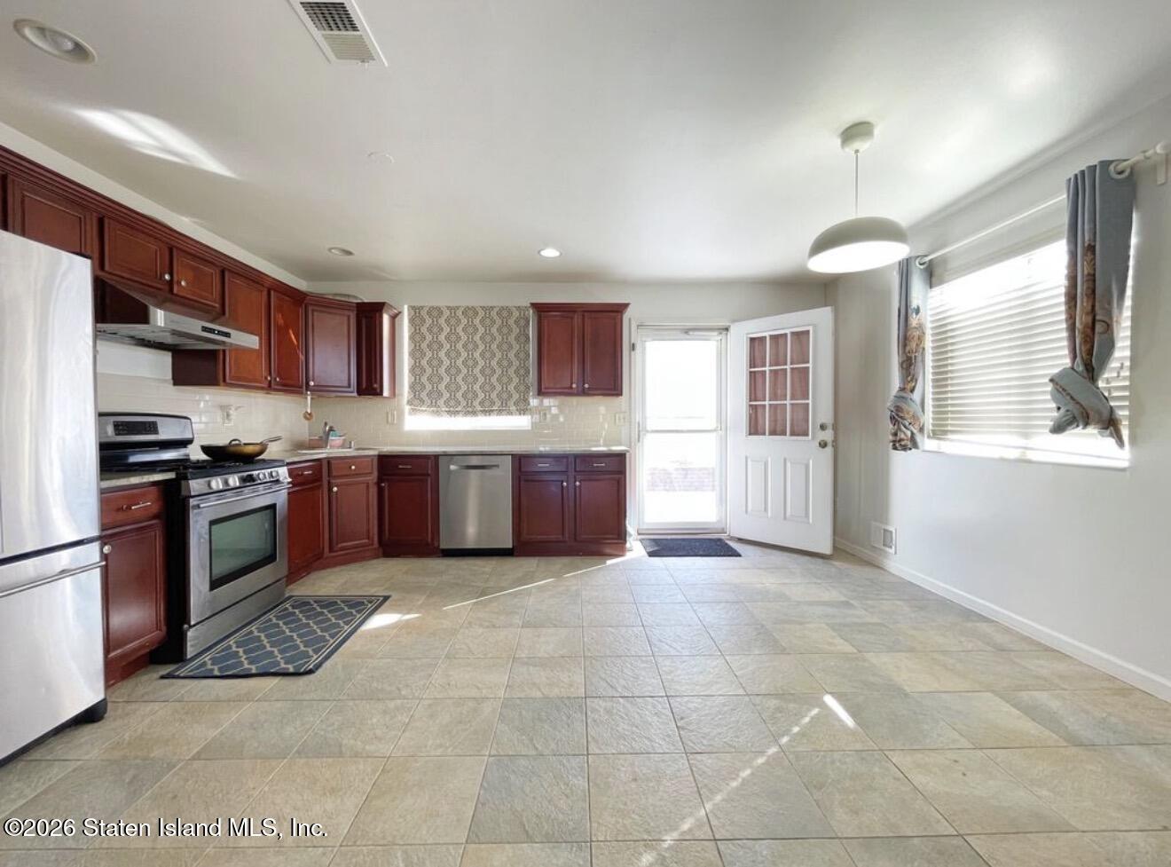 372 Maryland Avenue Image 4