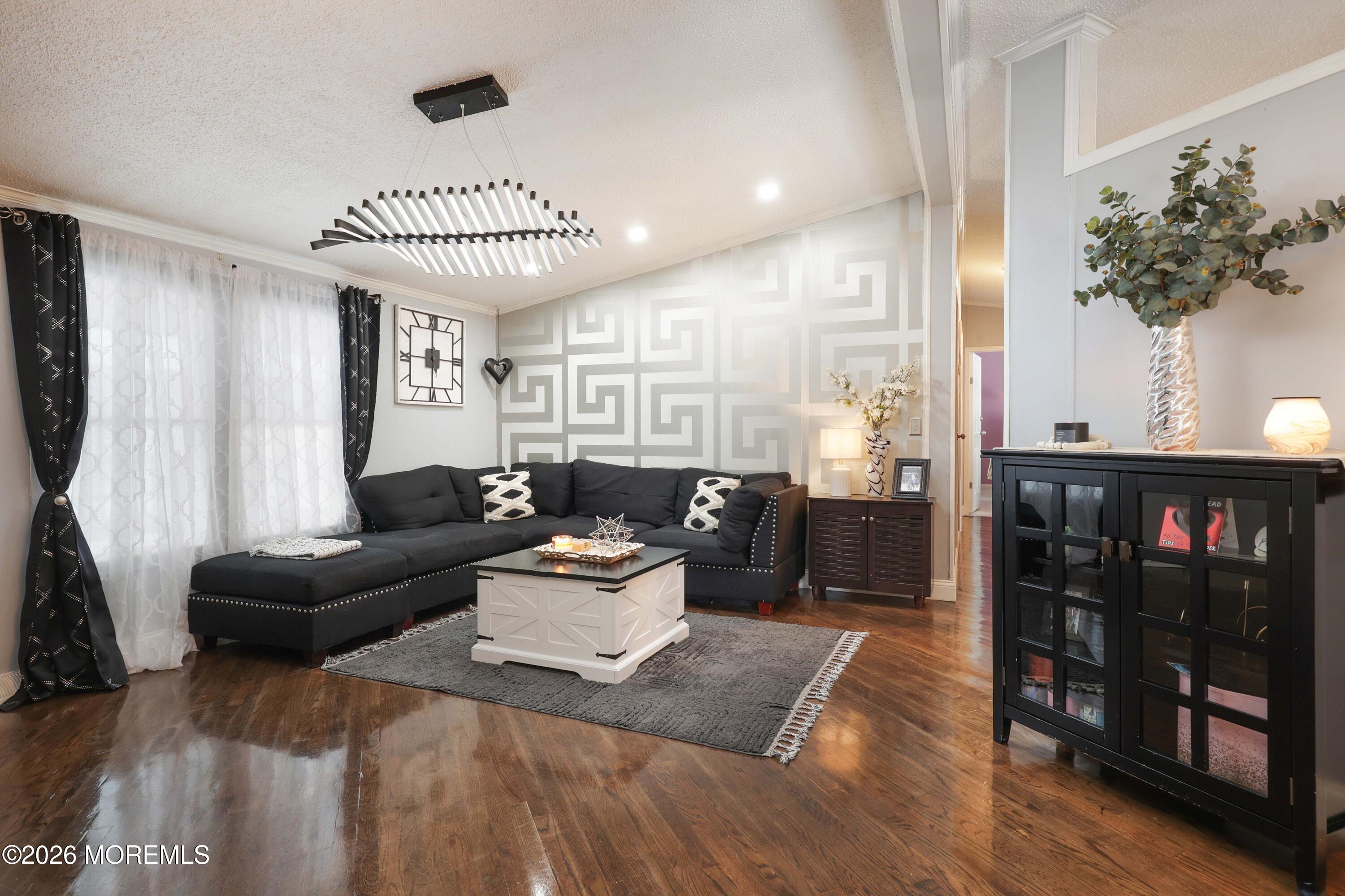 107 West Avenue Image 4