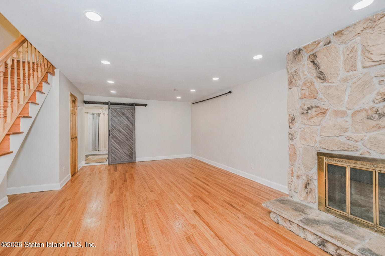 261 Grantwood Avenue Image 5