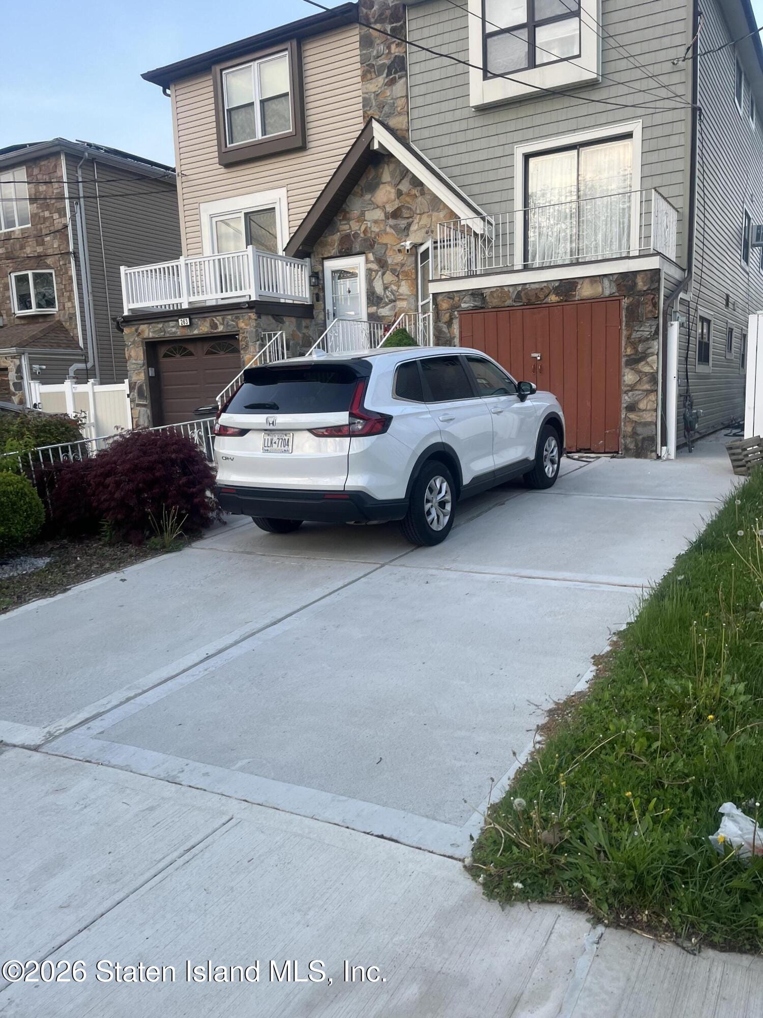 261 Grantwood Avenue Image 2