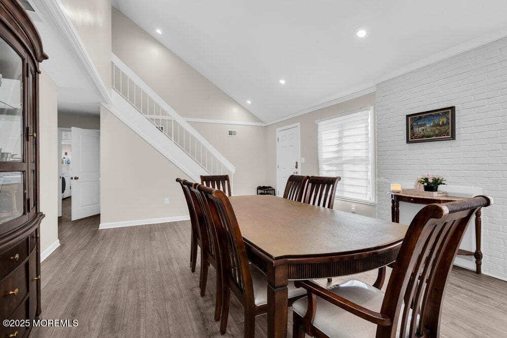 1575 Alamitos Drive Image 3