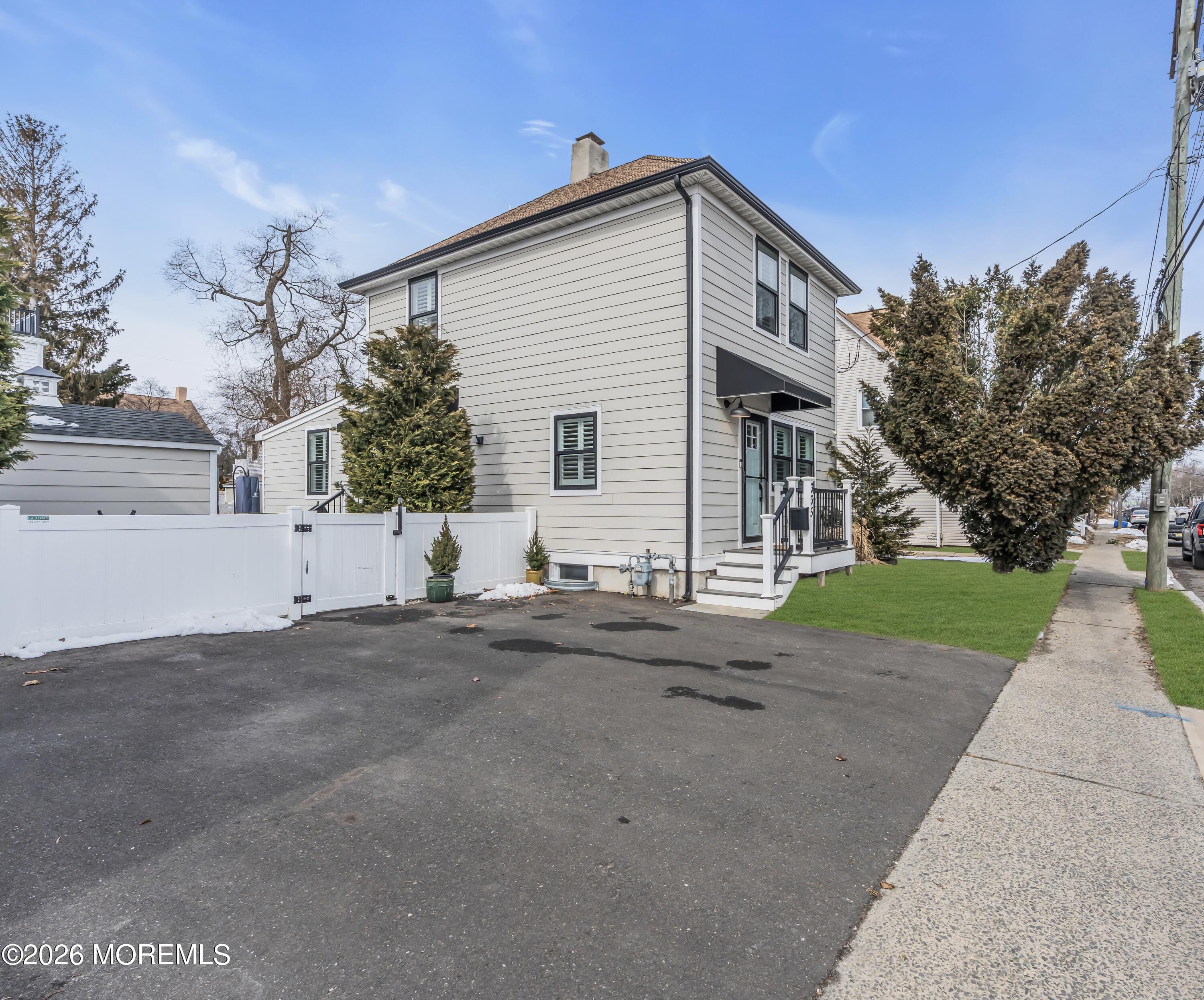 335 Hawthorne Avenue Image 3