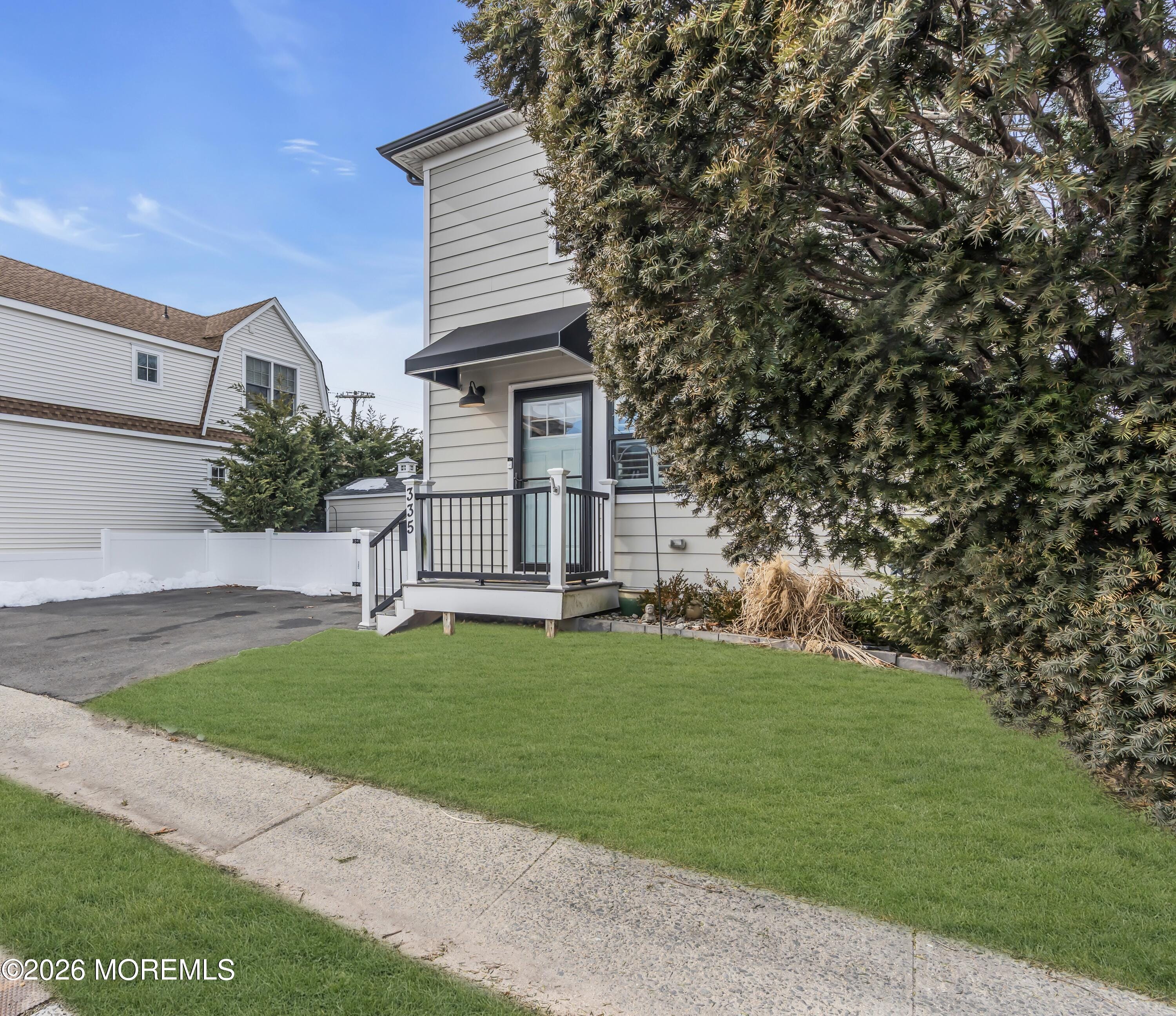 335 Hawthorne Avenue Image 4