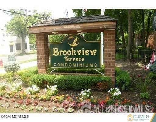 289 Main Street 10F Image 1