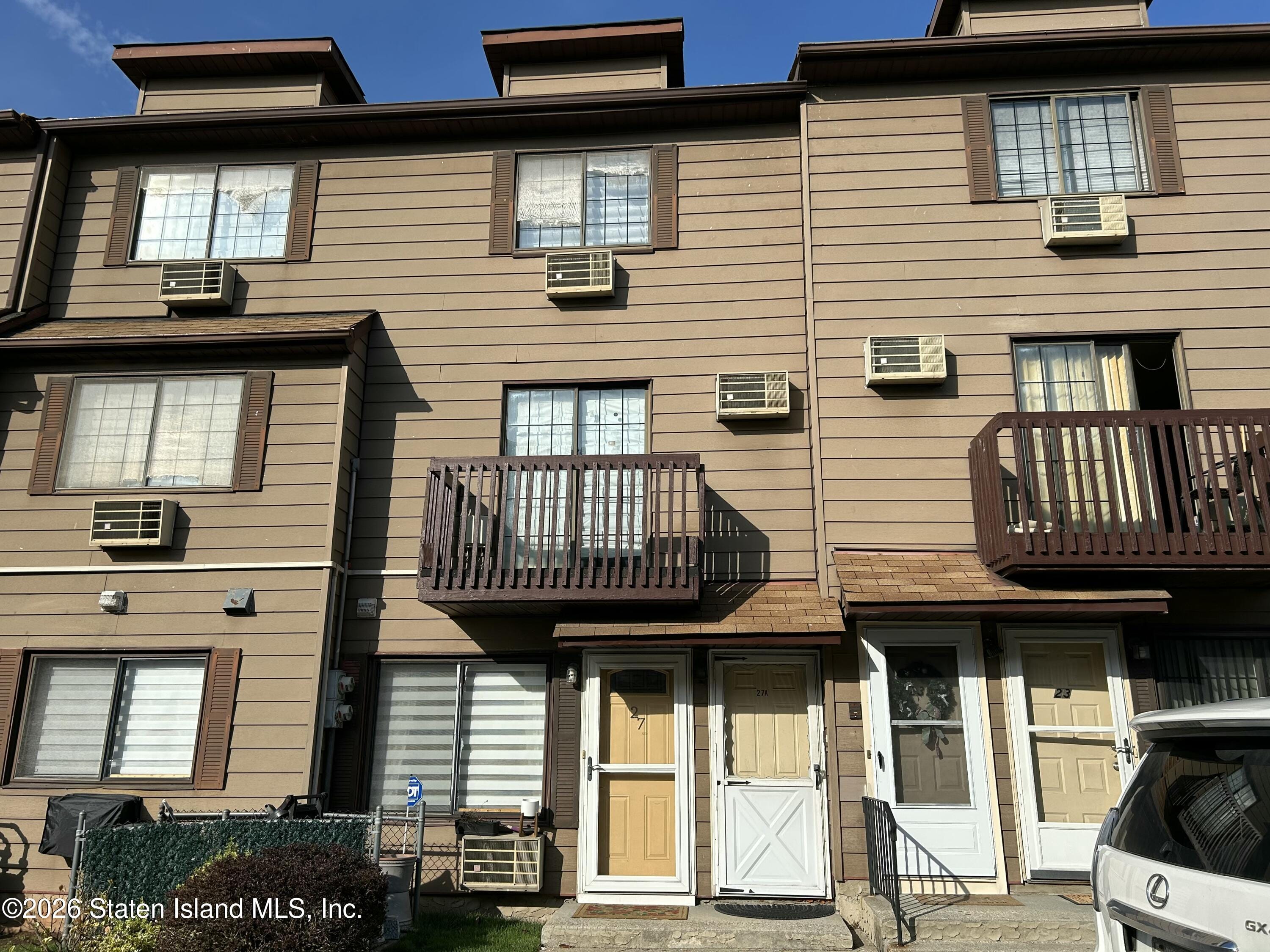 27a Daffodil Lane 102 Image 2