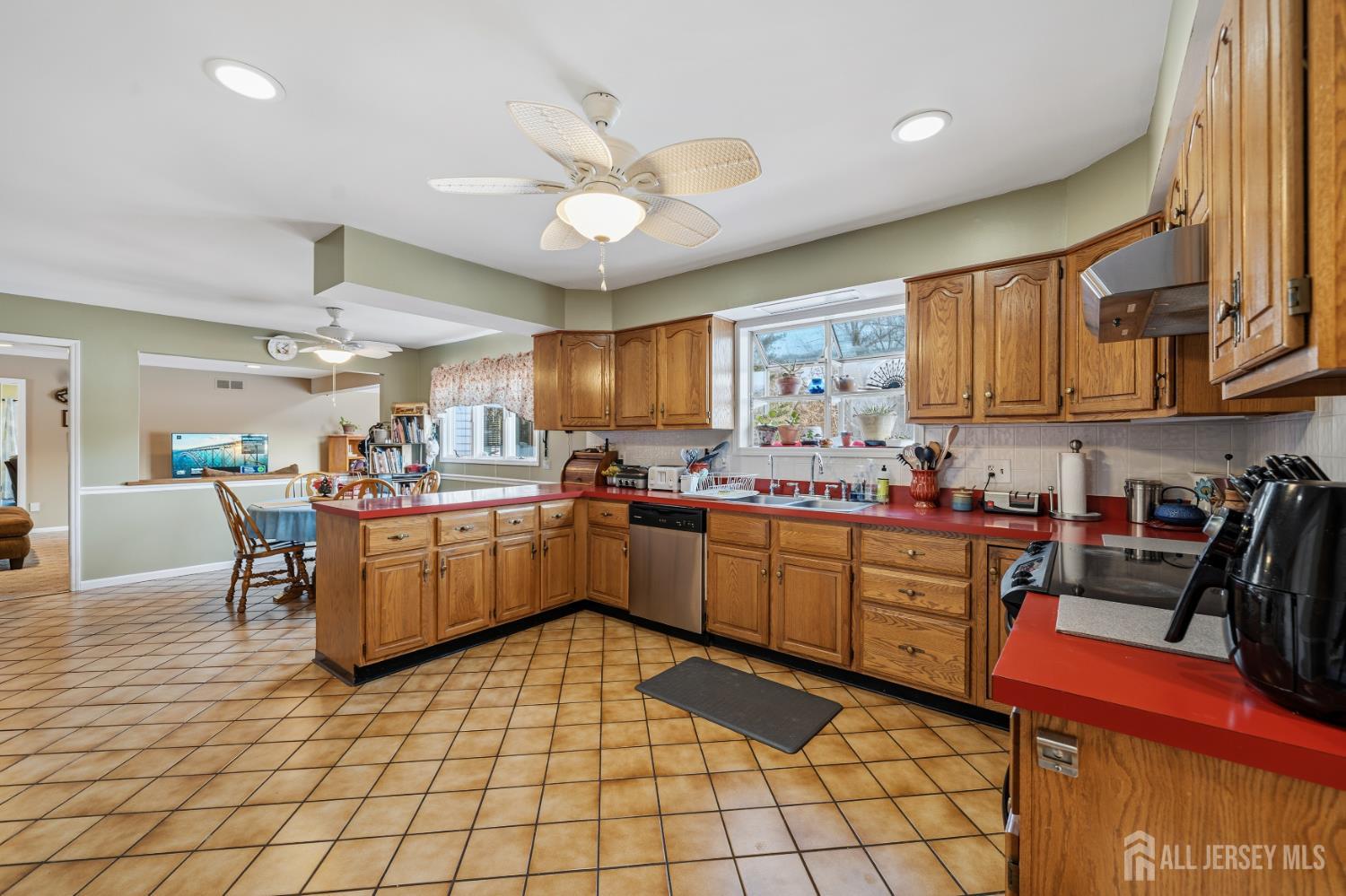 4 SANTINA Court, Lawrence, NJ, 08648 image 13