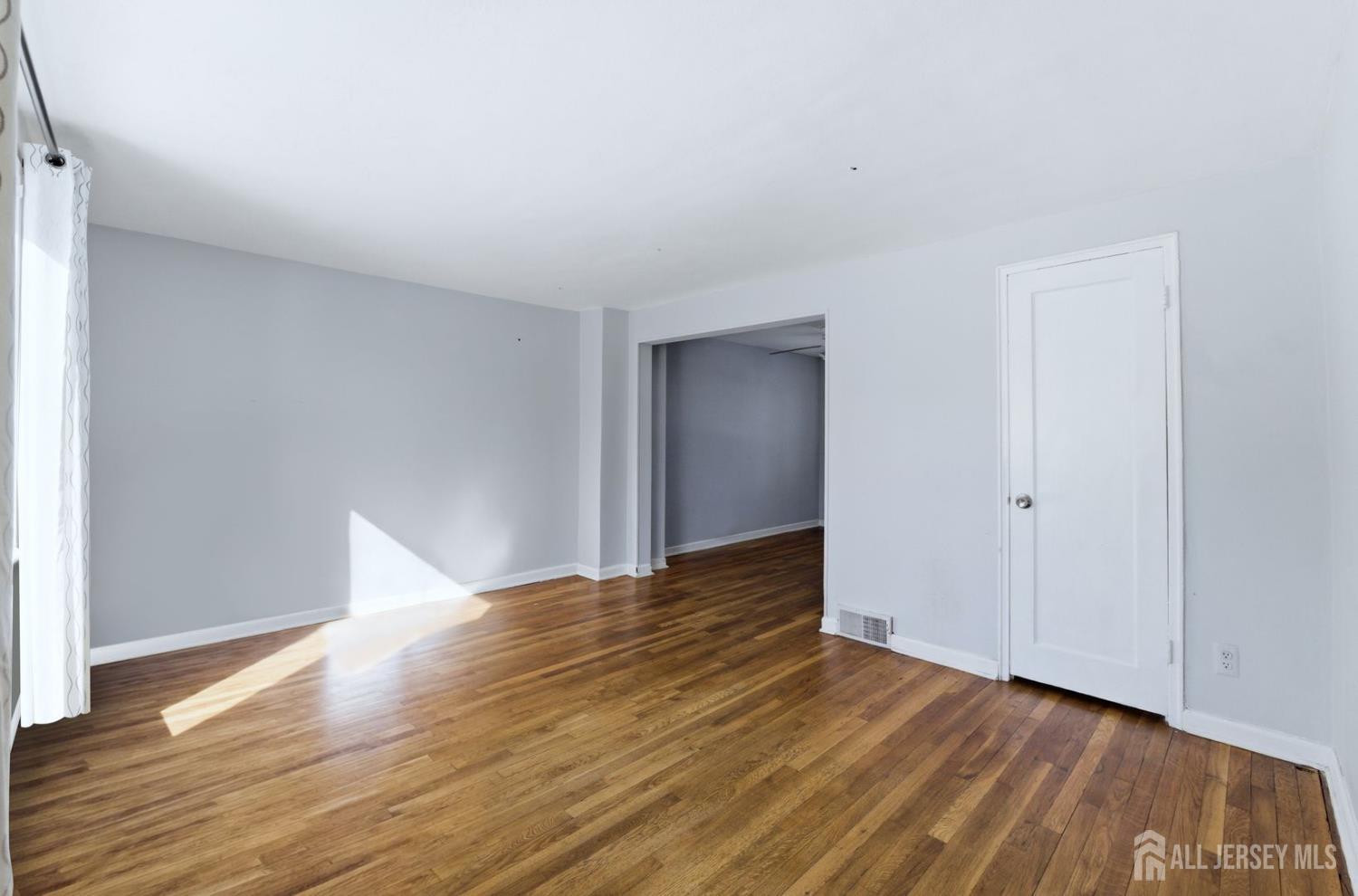 123 Newman Street Image 4