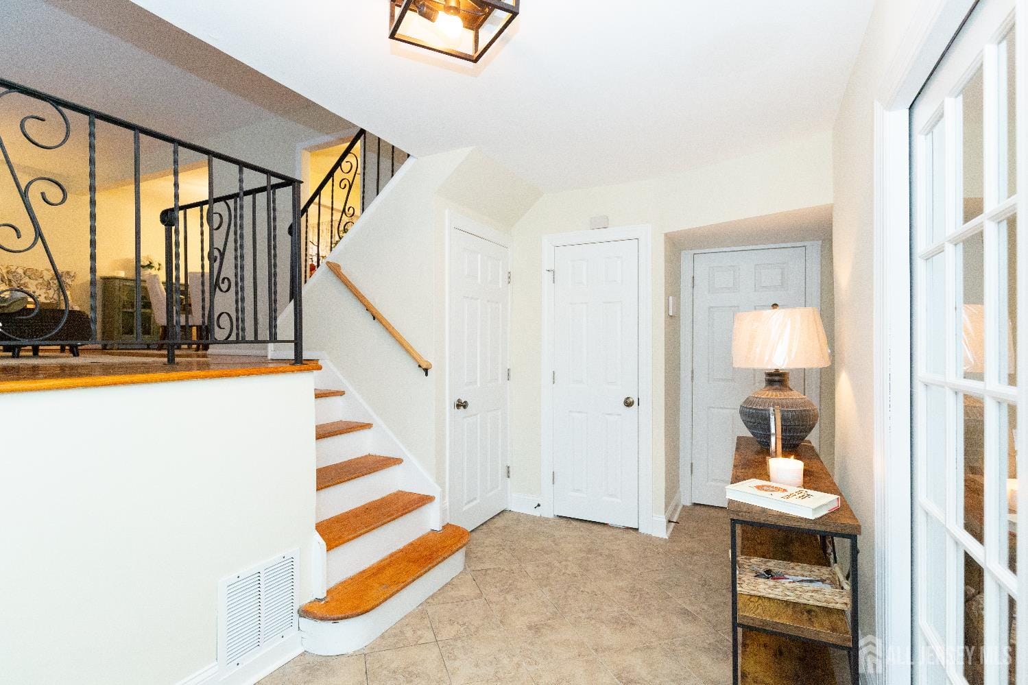 930 Cushing Place Image 3