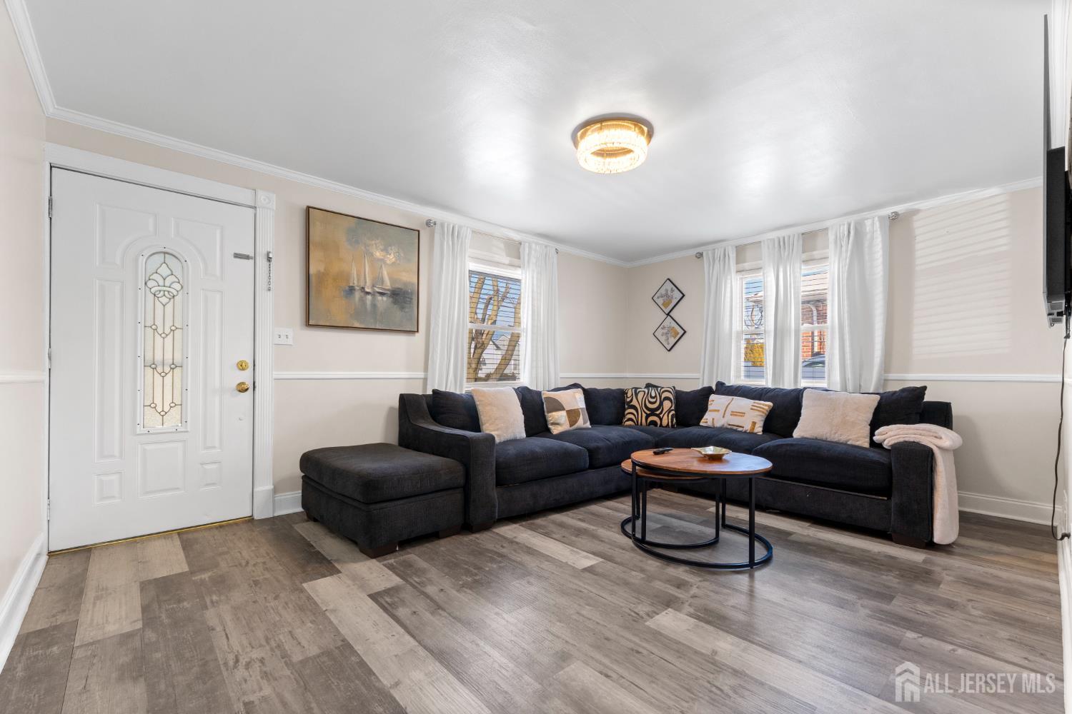 696 Hanson Avenue Image 3