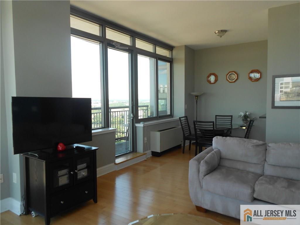 1 Spring Street 2305 Image 5