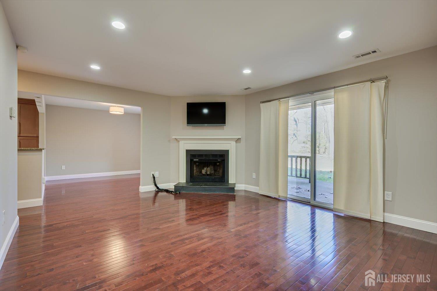 133 Oakmont Court, Edison, NJ, 08820 image 17