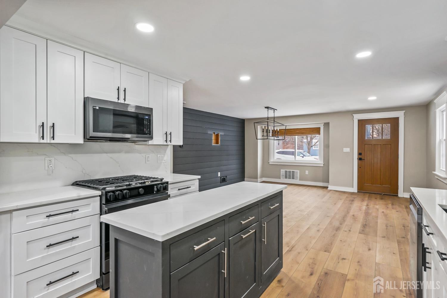 820 front Street Image 5