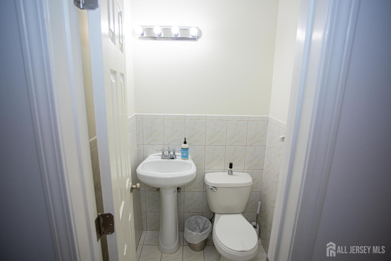 124 Adamecs Way, South Amboy, NJ, 08879 image 16