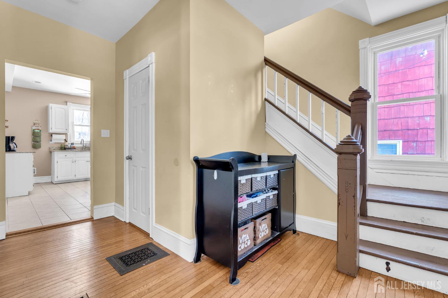 589 Mountain Avenue Image 4