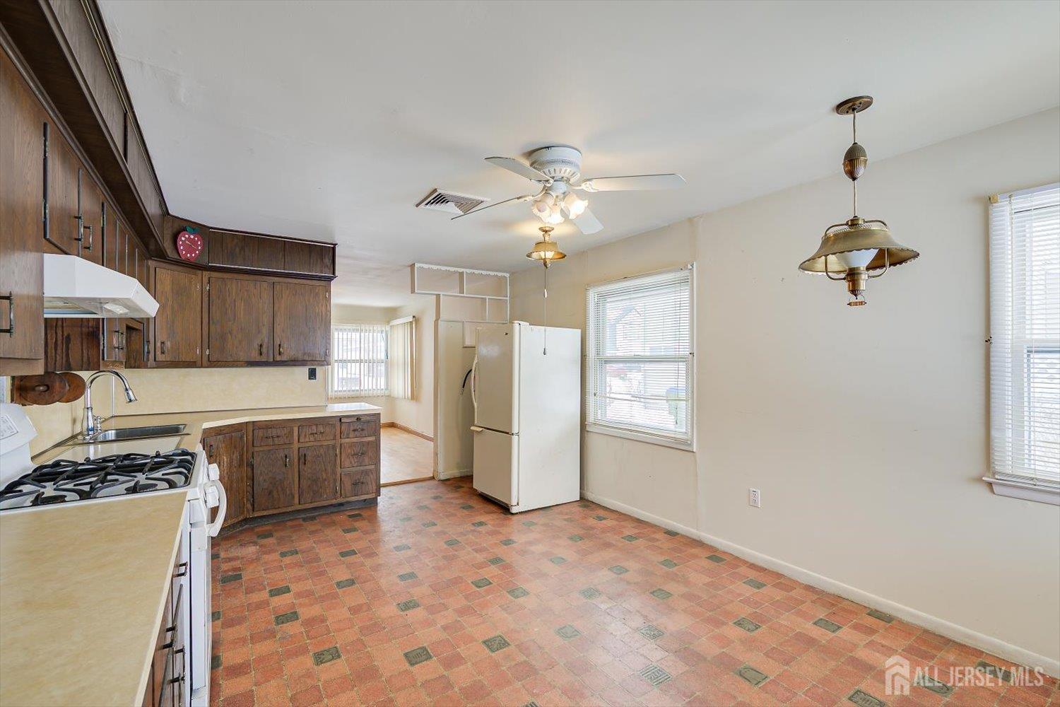 27 Stiles Road, Edison, NJ, 08817 image 10