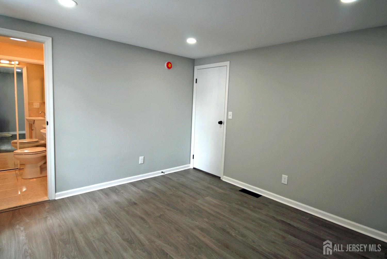 824 Drake Avenue, Middlesex, NJ, 08846 image 32