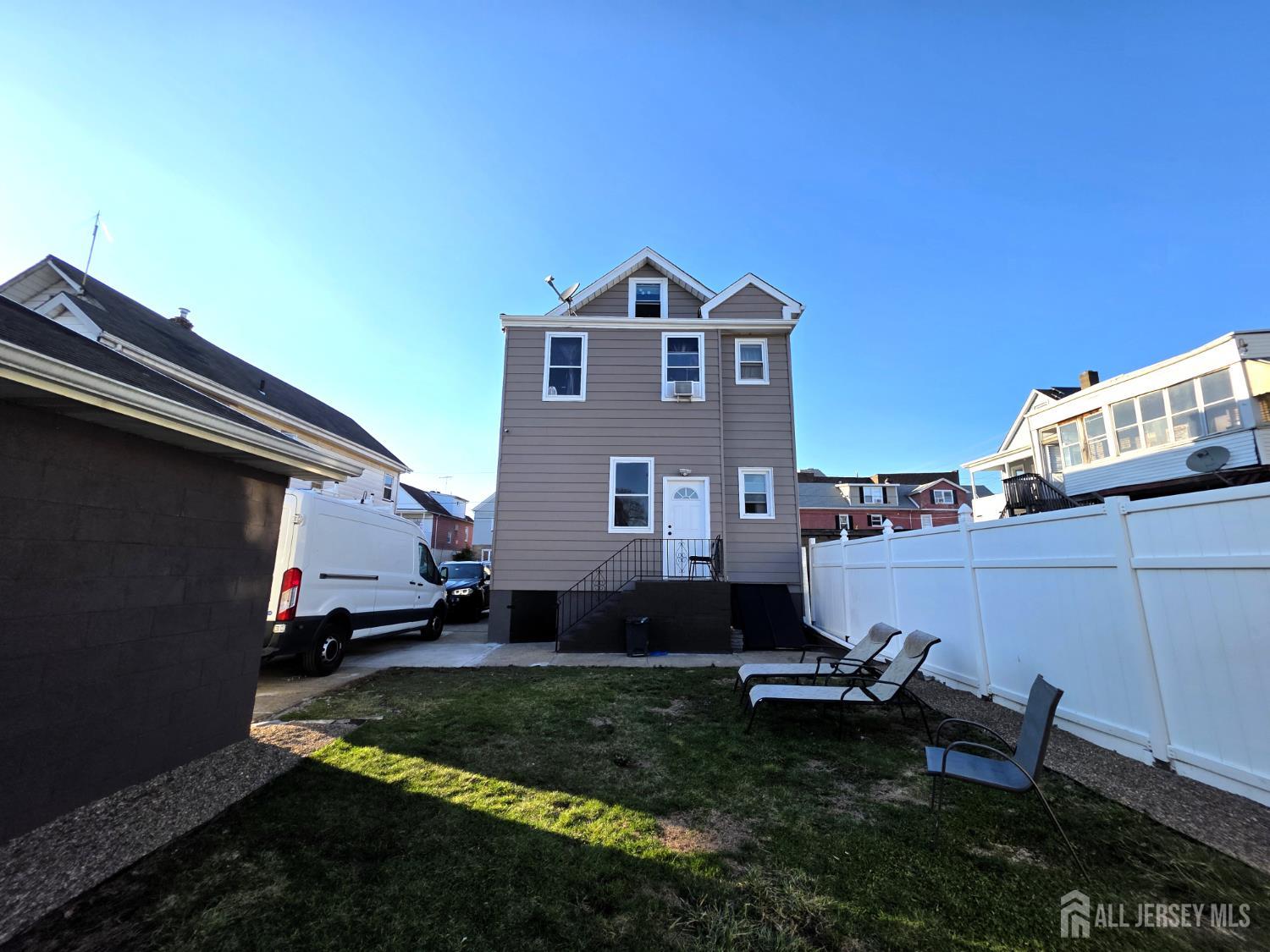 11 W 12th Street Image 3