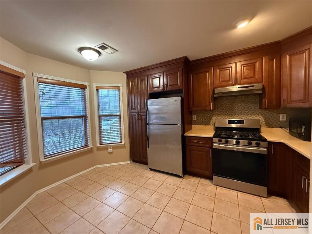 1210 Holly Court Image 3