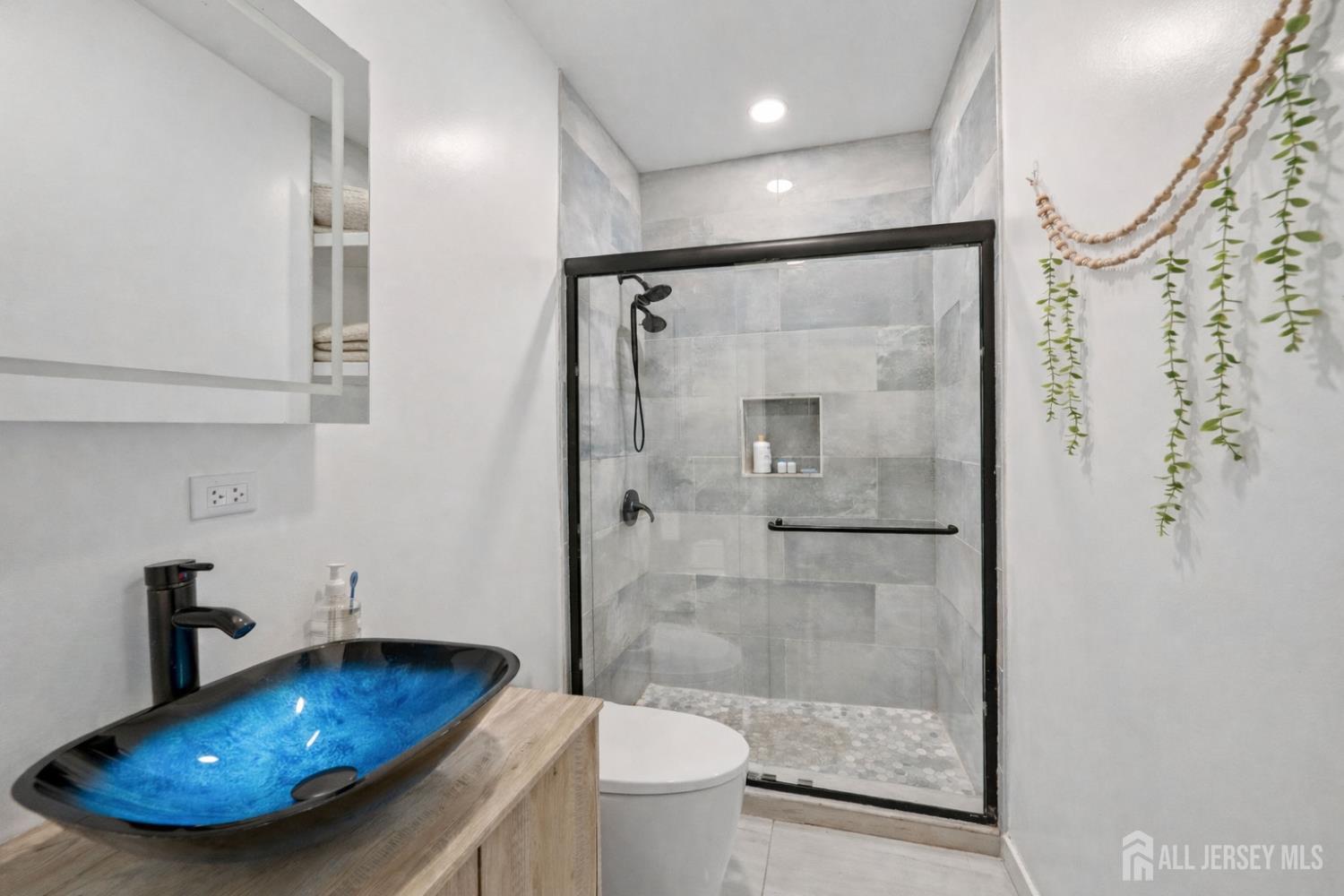 252 Clark Place Image 3