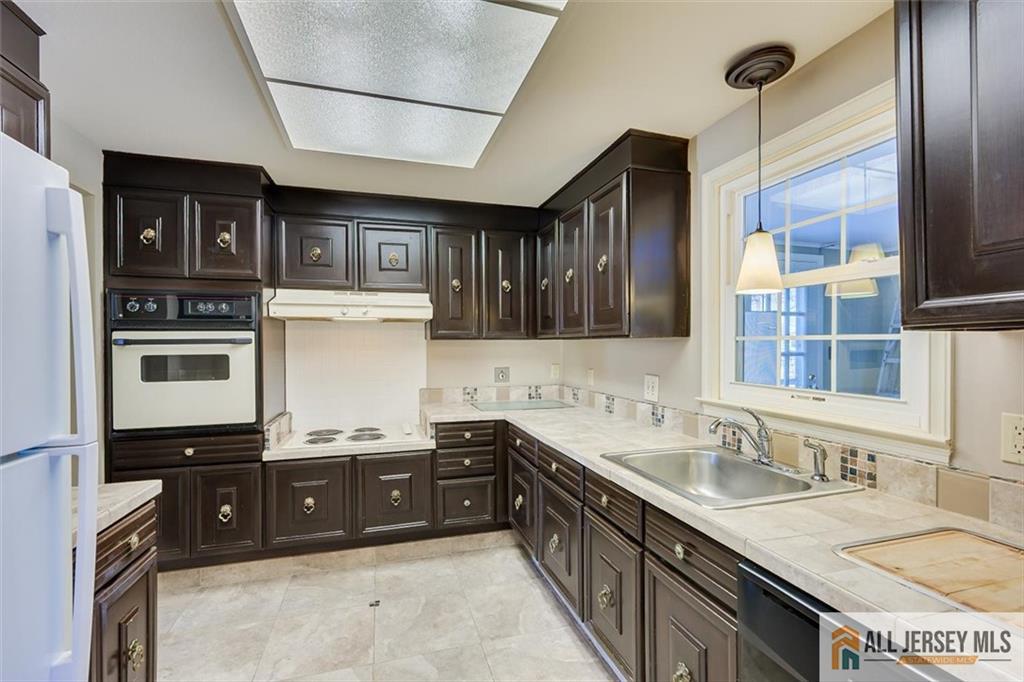 38 Concord Lane E Image 5