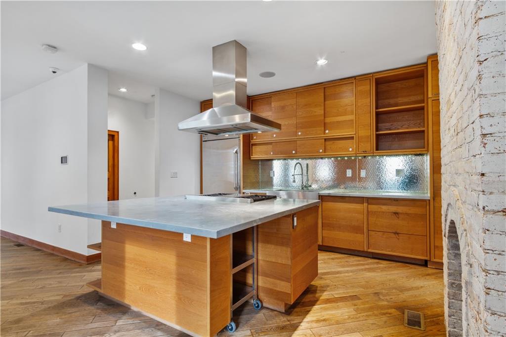 7807 Ridge Boulevard Image 2