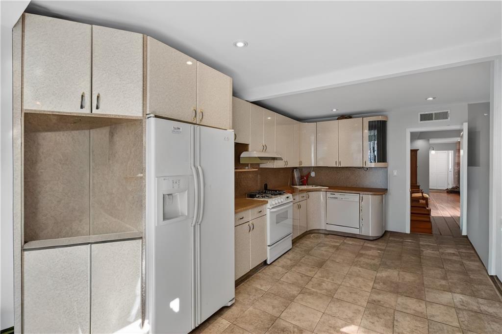 166 Pembroke Street, Brooklyn, New York, 11235 image 35