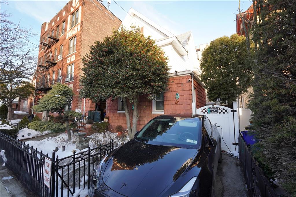 2053 East 17th Street Image 2