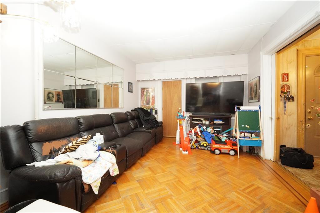 2053 East 17th Street Image 4