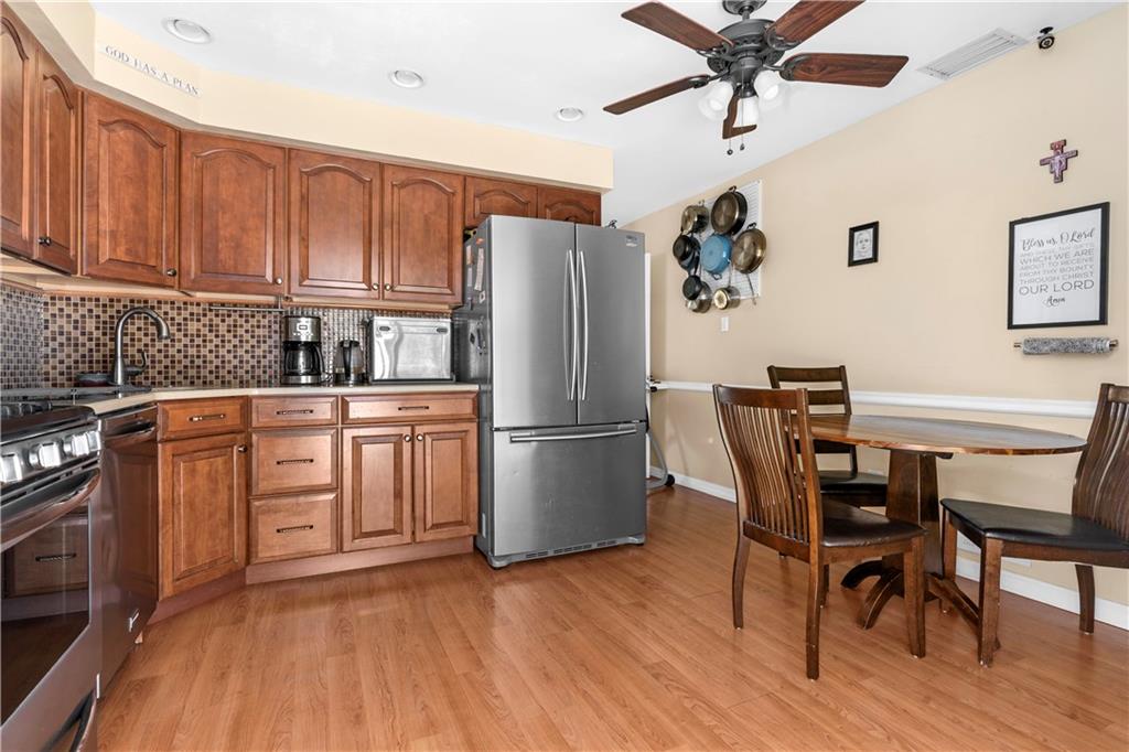 131 Crossfield Avenue Image 4