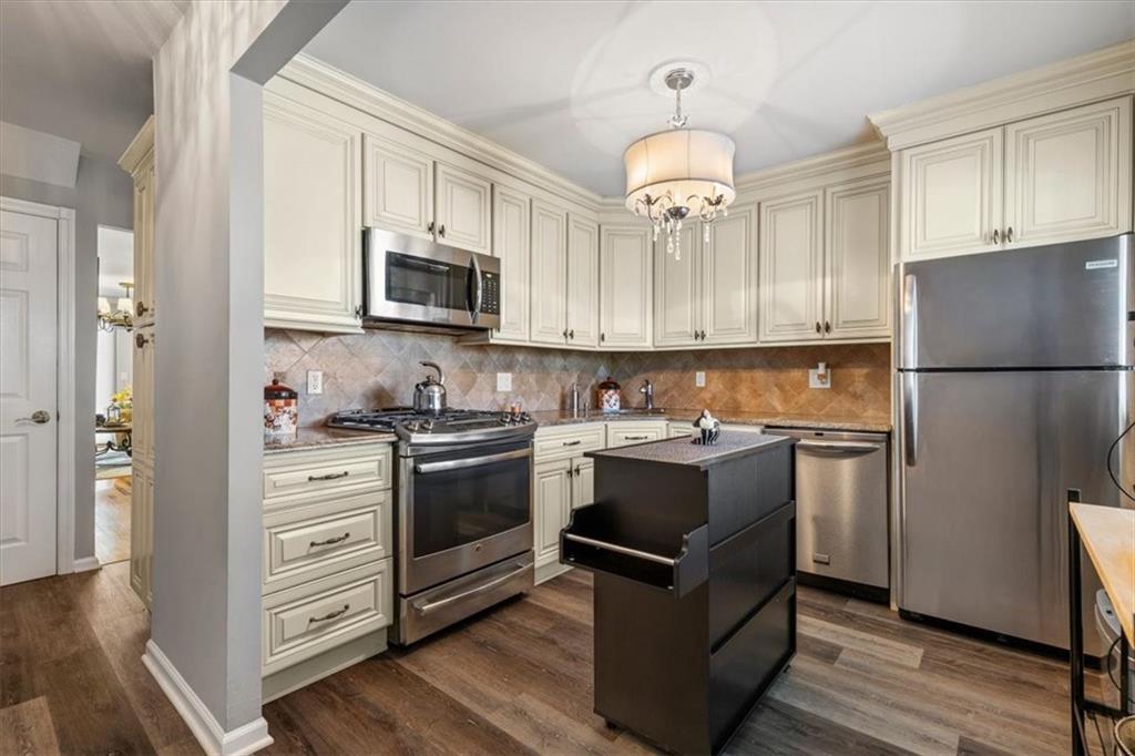 76 East Brandis Avenue Image 5