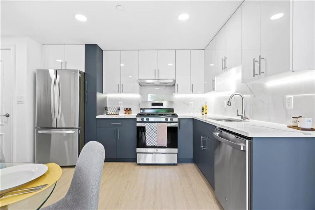 42-80 Main Street 5E Image 2