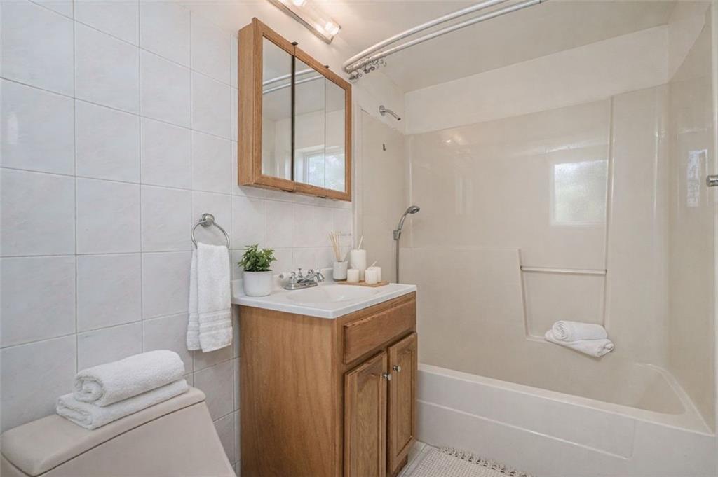 2817 East 26th Street 3B, Brooklyn, New York, 11235 image 23